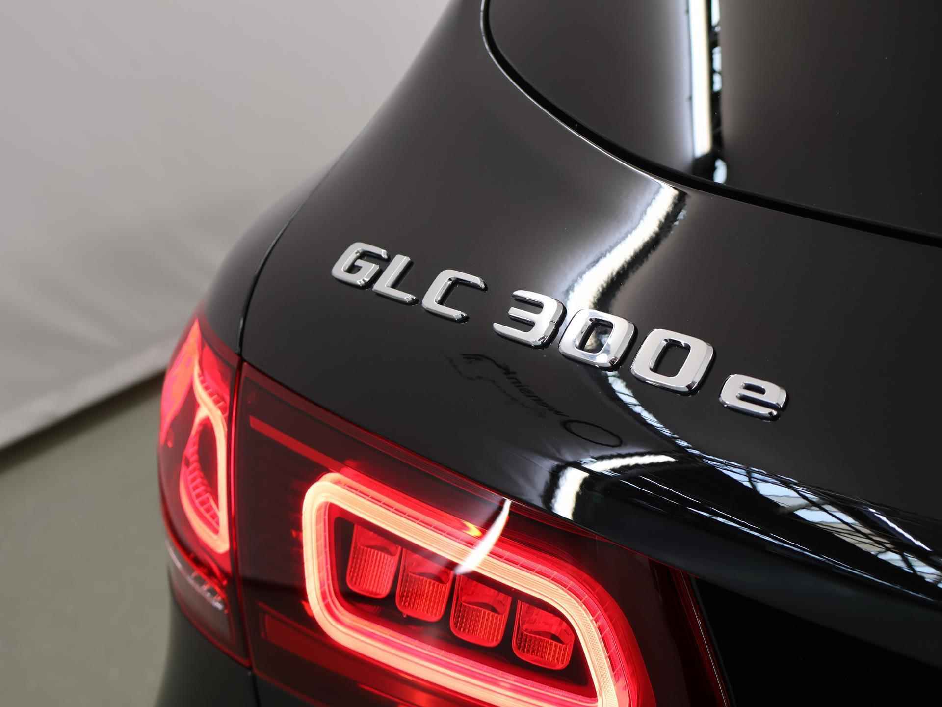 Mercedes-Benz GLC-klasse 300e 4MATIC Premium AMG | Panoramadak | Trekhaak | Dodehoekassistent | Achteruitrijcamera | Elekt. Achterklep | Sfeerverlichting | Led-koplampen | - 49/53
