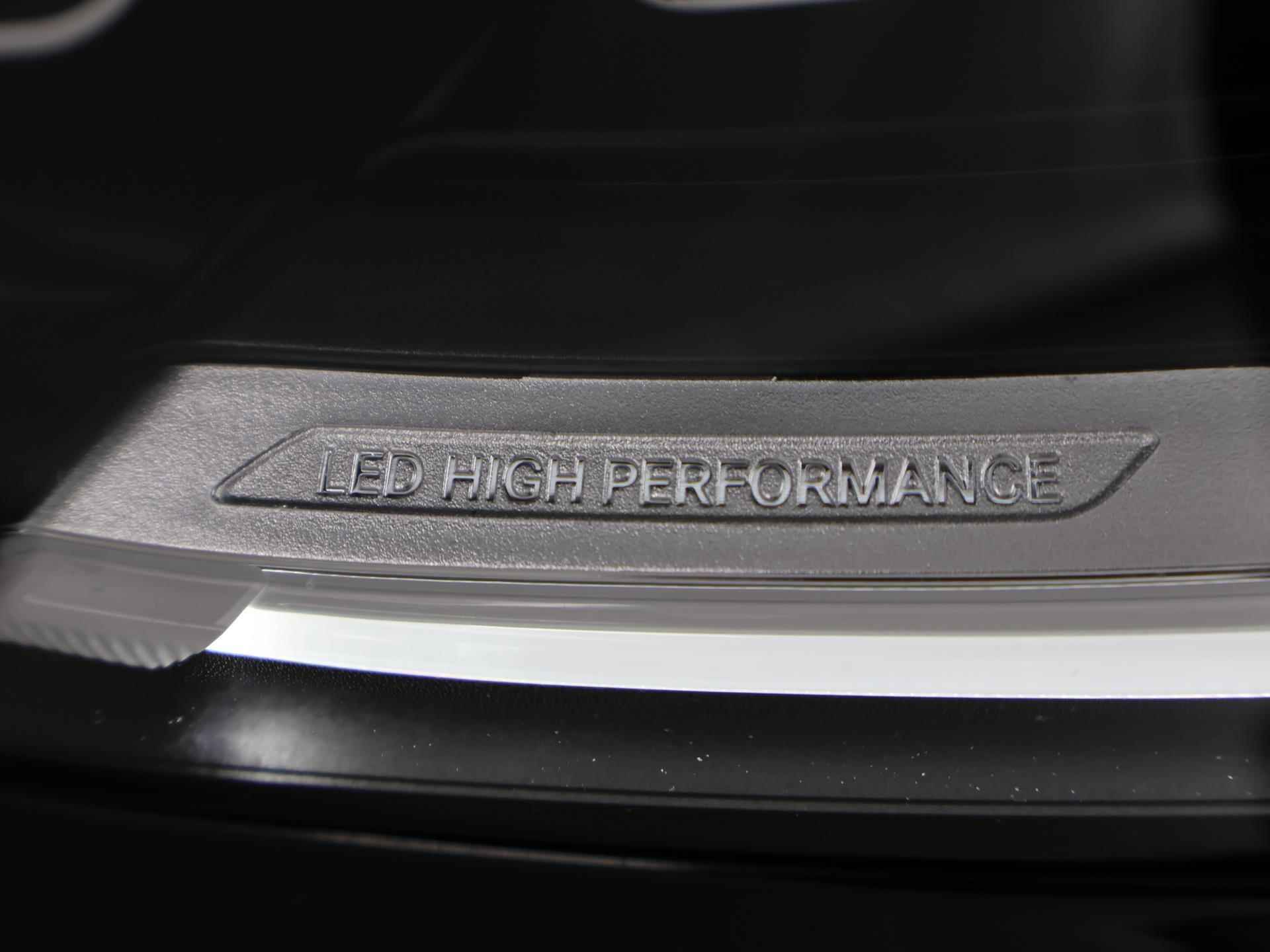 Mercedes-Benz GLC-klasse 300e 4MATIC Premium AMG | Panoramadak | Trekhaak | Dodehoekassistent | Achteruitrijcamera | Elekt. Achterklep | Sfeerverlichting | Led-koplampen | - 50/53