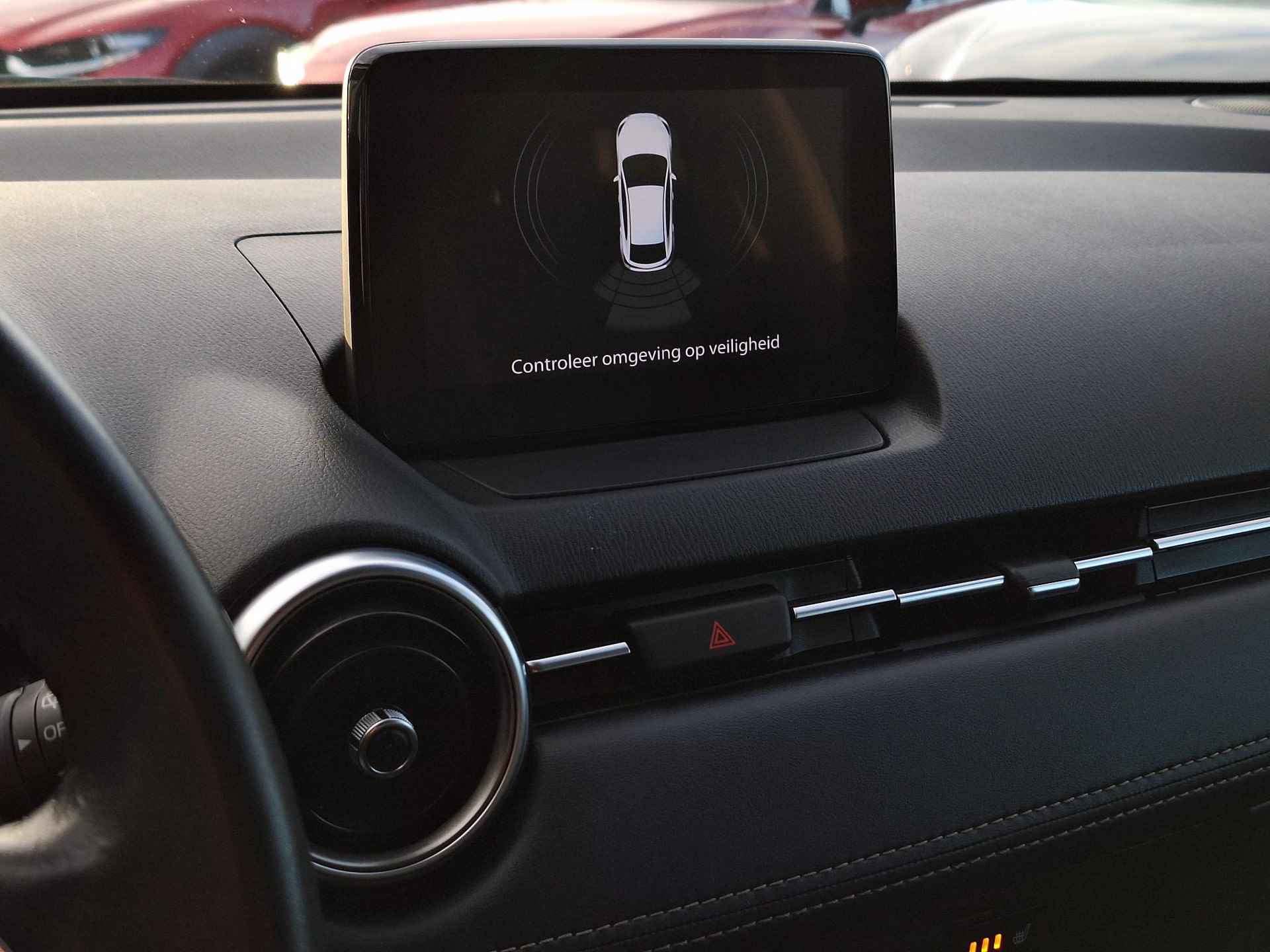 Mazda 2 1.5 Skyactiv-G Luxury | Stoelverwarming | Stuurwielverwarming | Apple carplay | Lichtmetalenvelgen | - 28/35