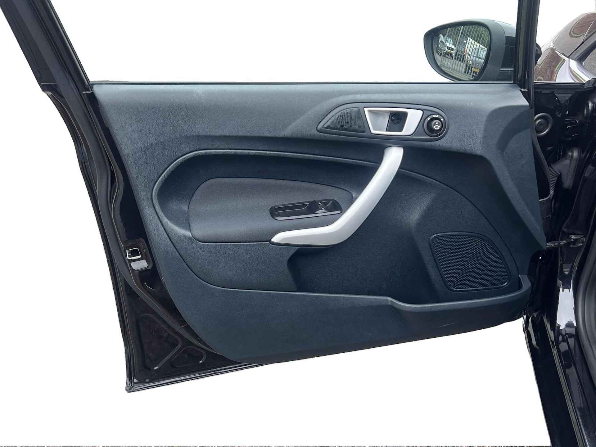 Ford Fiesta 1.25 Titanium Handgeschakeld - Airco - 15'' Lichtmetaal - Parkeerhulp achter - 10/30