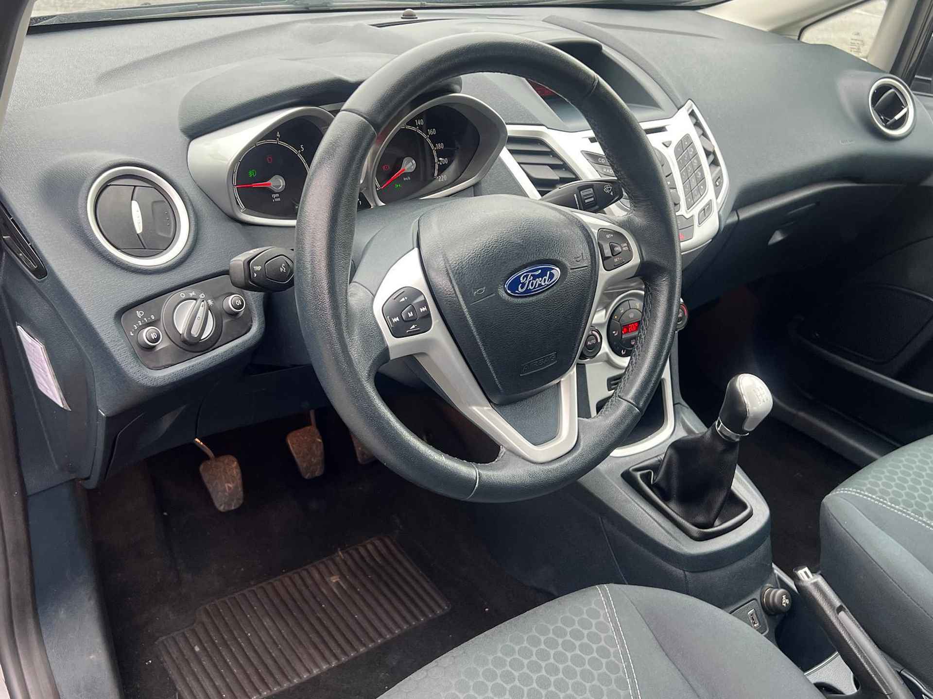 Ford Fiesta 1.25 Titanium Handgeschakeld - Airco - 15'' Lichtmetaal - Parkeerhulp achter - 11/30