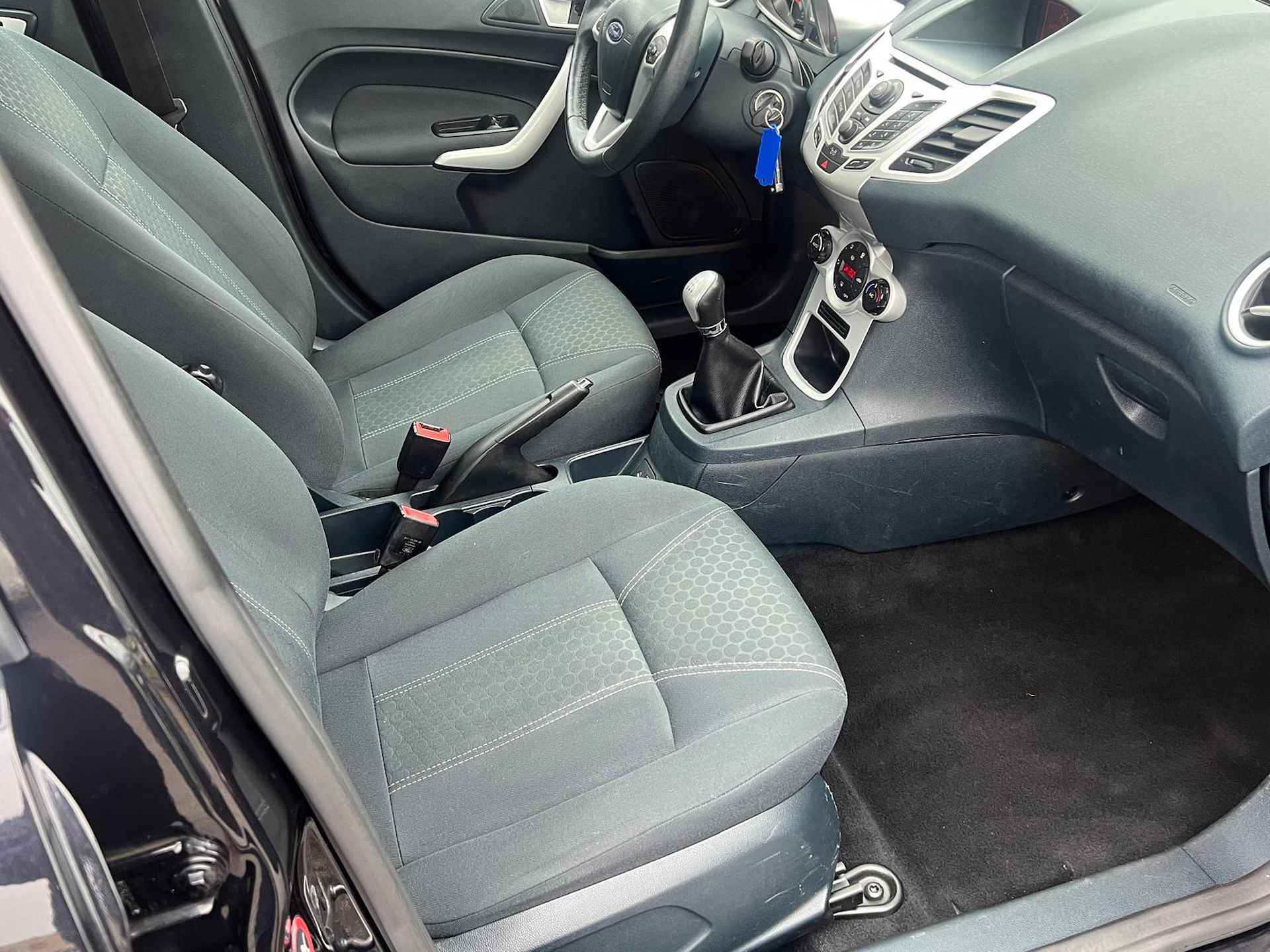 Ford Fiesta 1.25 Titanium Handgeschakeld - Airco - 15'' Lichtmetaal - Parkeerhulp achter - 14/30