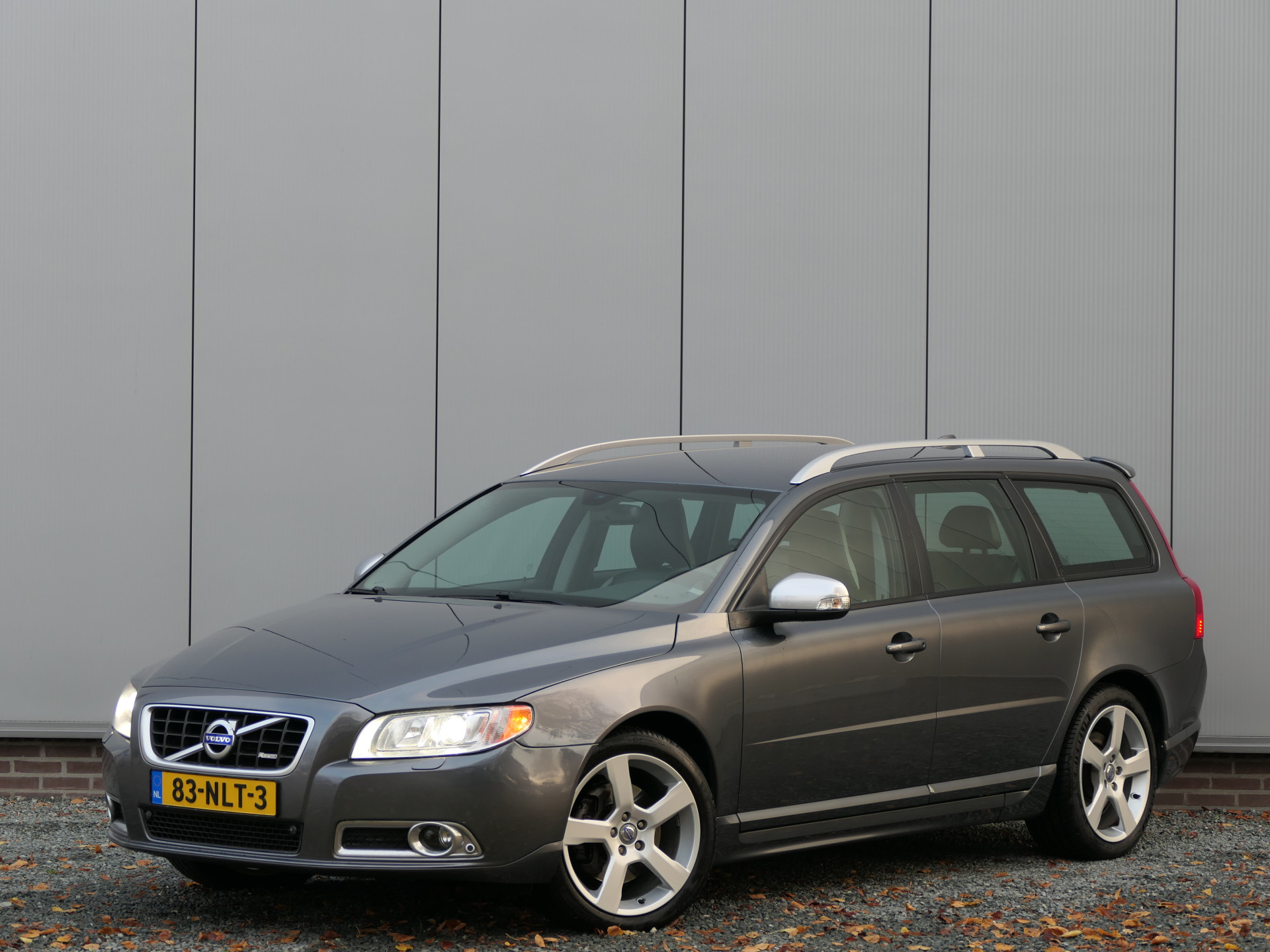 Volvo V70 2.0T AUT R-Edition Xenon / Navi / Leer / voorstoelen verwarmd