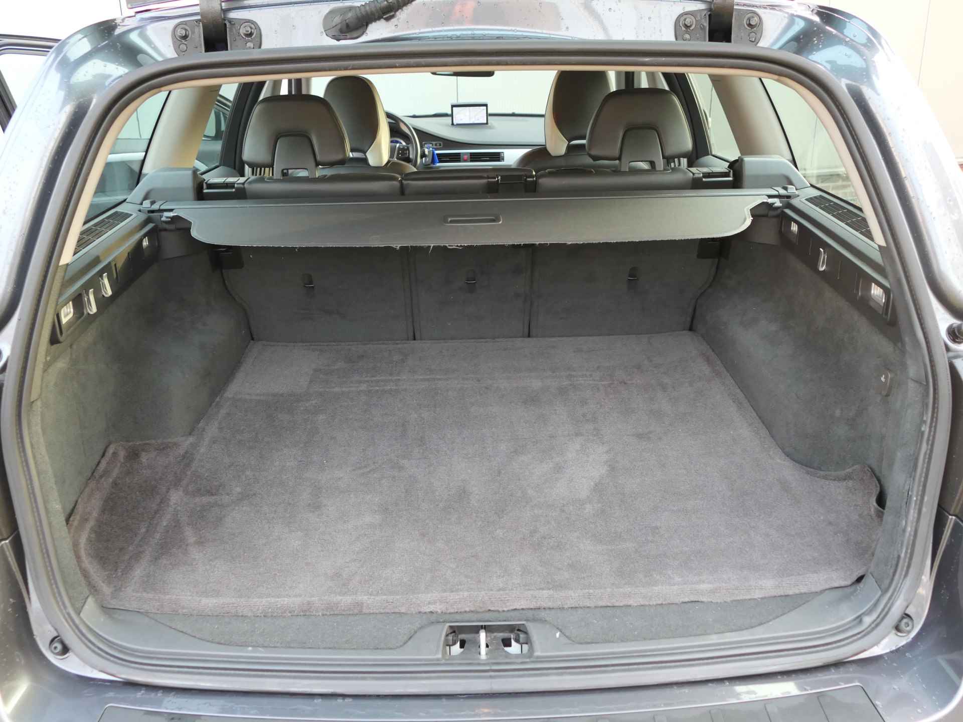 Volvo V70 2.0T AUT R-Edition Xenon / Navi / Leer / voorstoelen verwarmd - 20/21