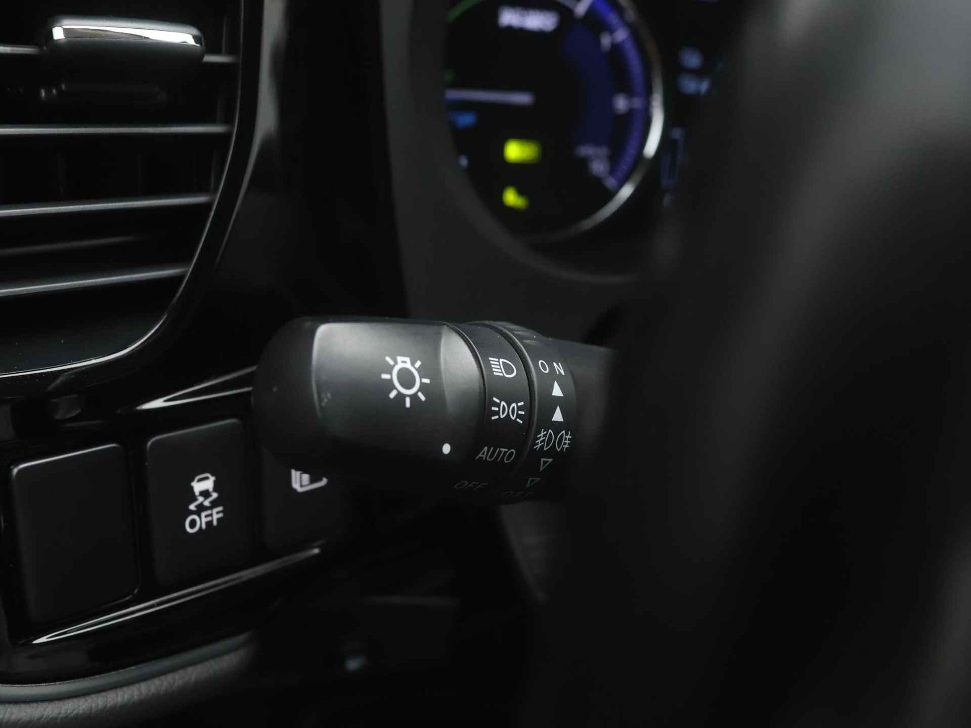 Mitsubishi Outlander 2.4 PHEV Intense automaat | dealer onderhouden | Keyless Entry | Standkachel | Parkeersensoren | Achteruitrijcamera - 26/50