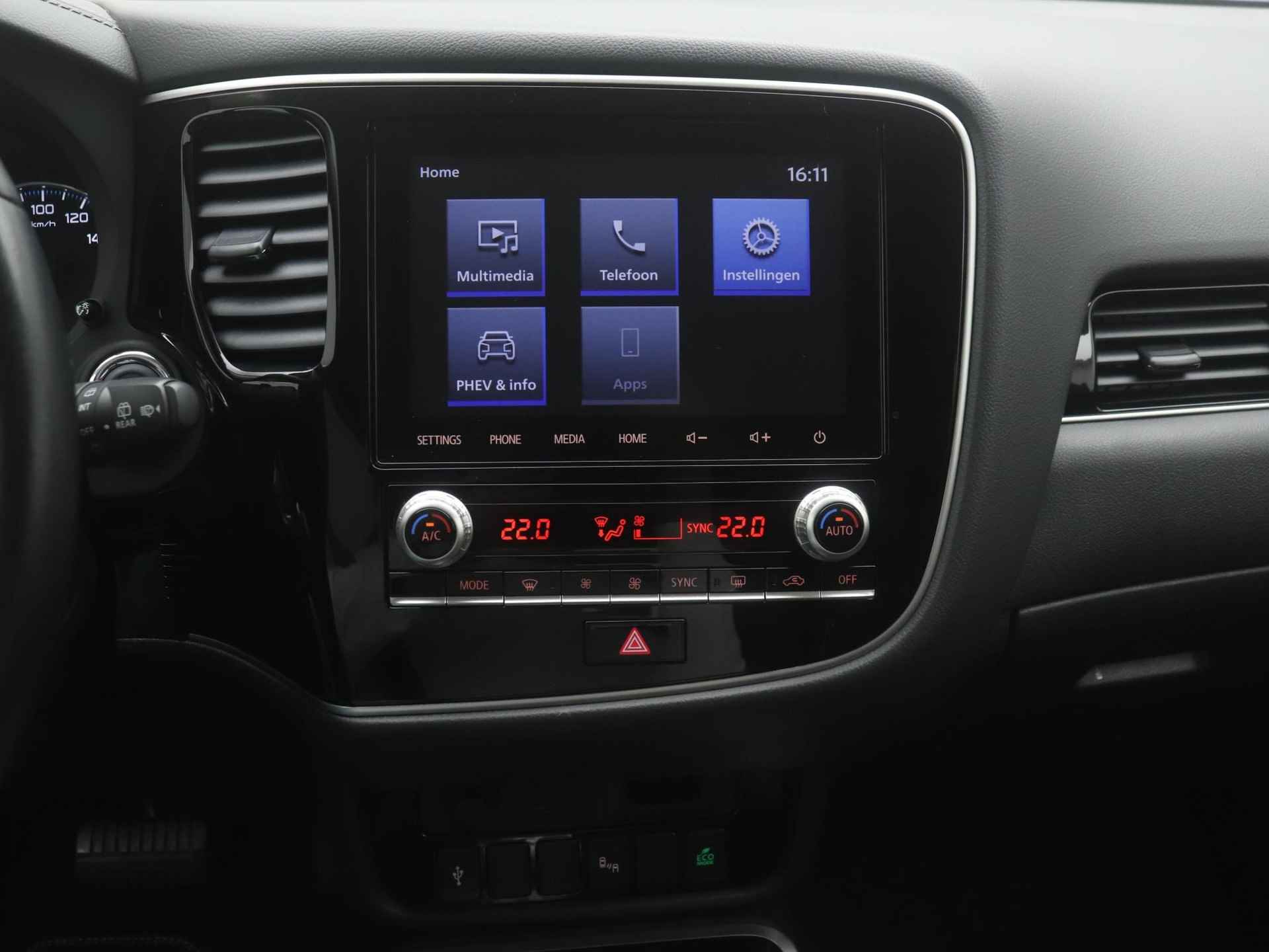Mitsubishi Outlander 2.4 PHEV Intense automaat | dealer onderhouden | Keyless Entry | Standkachel | Parkeersensoren | Achteruitrijcamera - 32/50