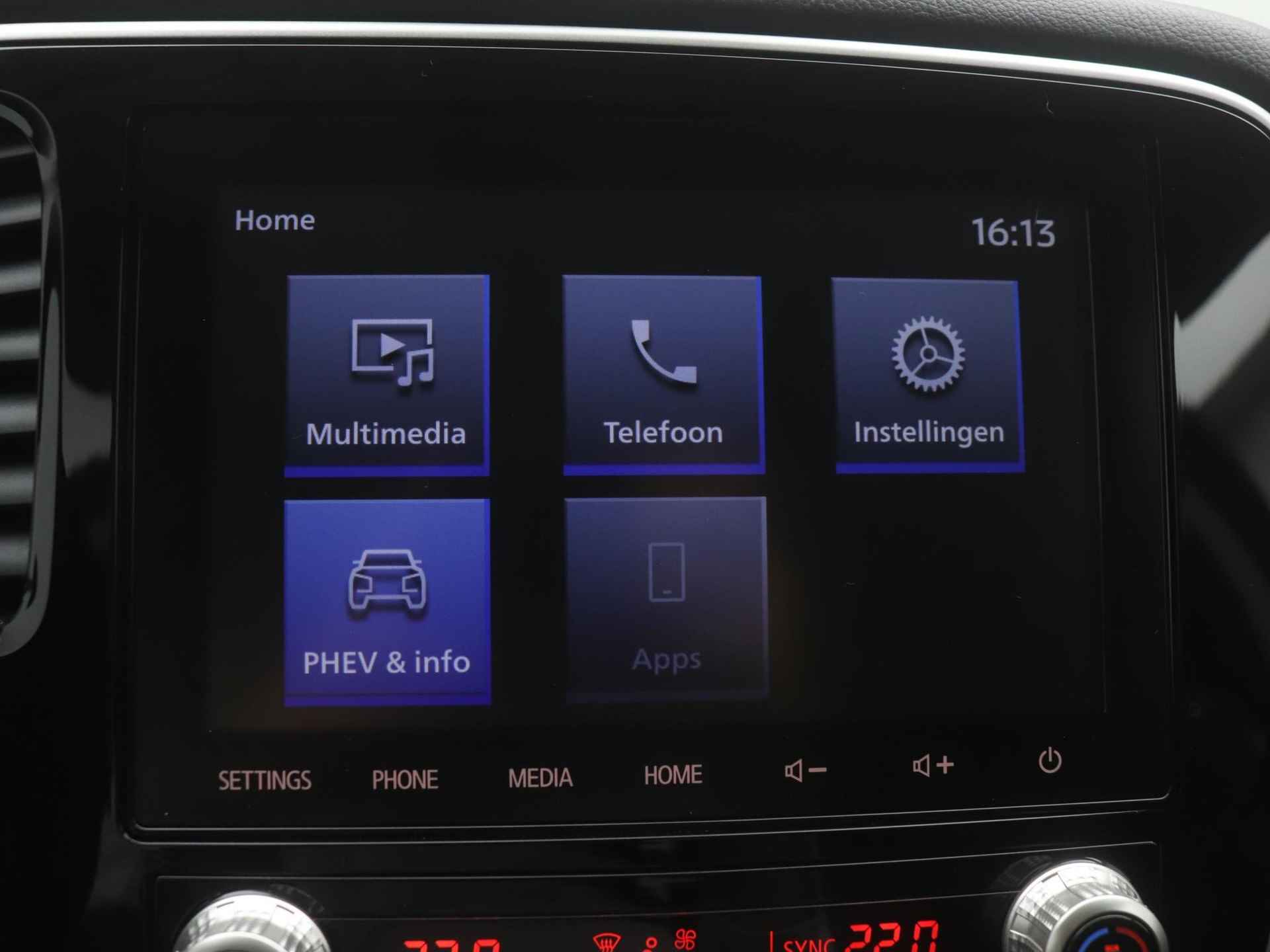 Mitsubishi Outlander 2.4 PHEV Intense automaat | dealer onderhouden | Keyless Entry | Standkachel | Parkeersensoren | Achteruitrijcamera - 35/50
