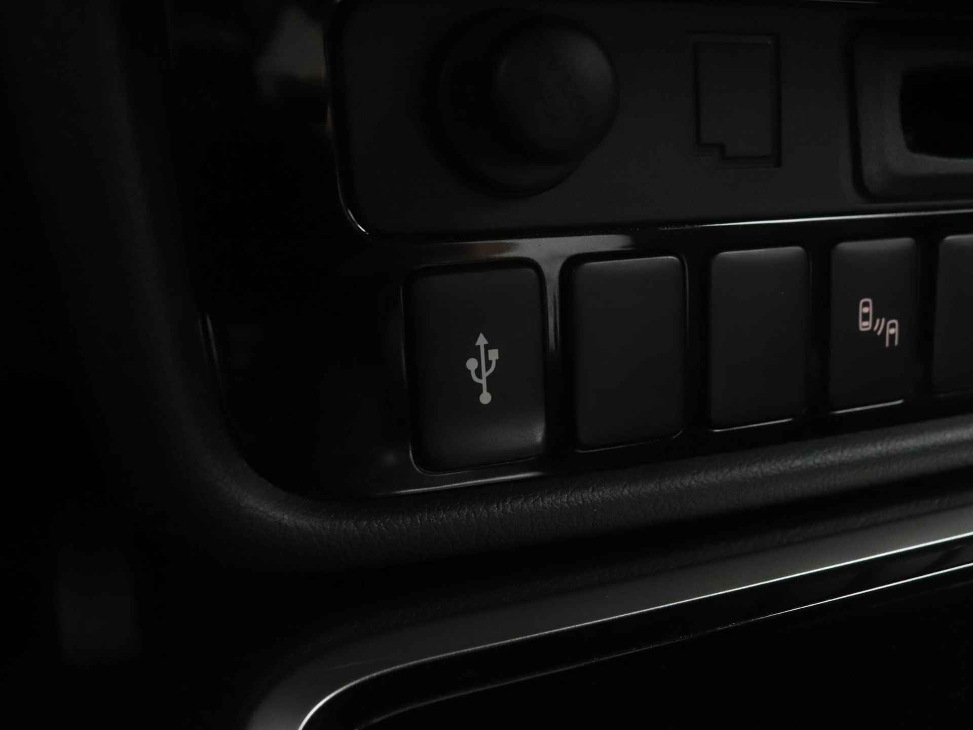Mitsubishi Outlander 2.4 PHEV Intense automaat | dealer onderhouden | Keyless Entry | Standkachel | Parkeersensoren | Achteruitrijcamera - 37/50