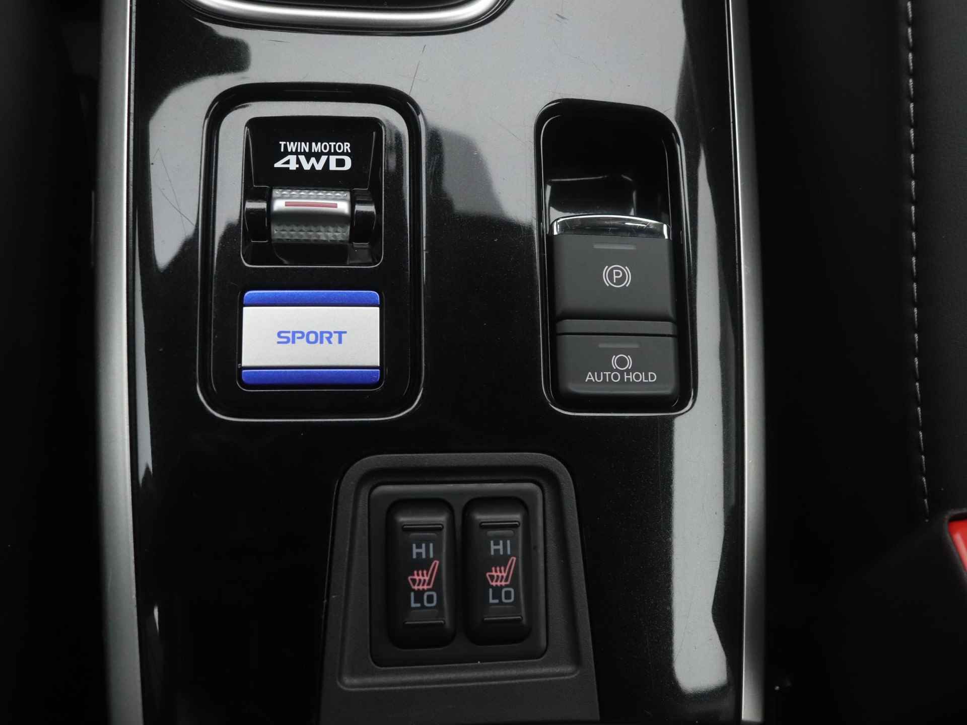 Mitsubishi Outlander 2.4 PHEV Intense automaat | dealer onderhouden | Keyless Entry | Standkachel | Parkeersensoren | Achteruitrijcamera - 39/50