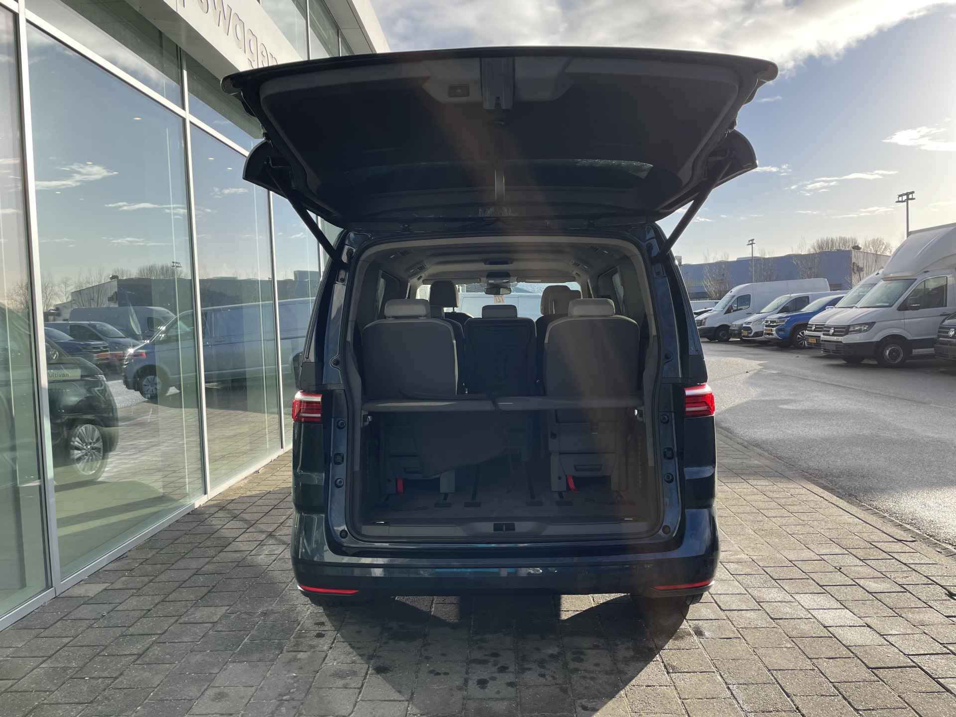 Volkswagen Multivan 1.4 eHybrid 218PK L1H1 Life | 7 Zitplaatsen | IQ Light | Elektrische achterklep - 9/39