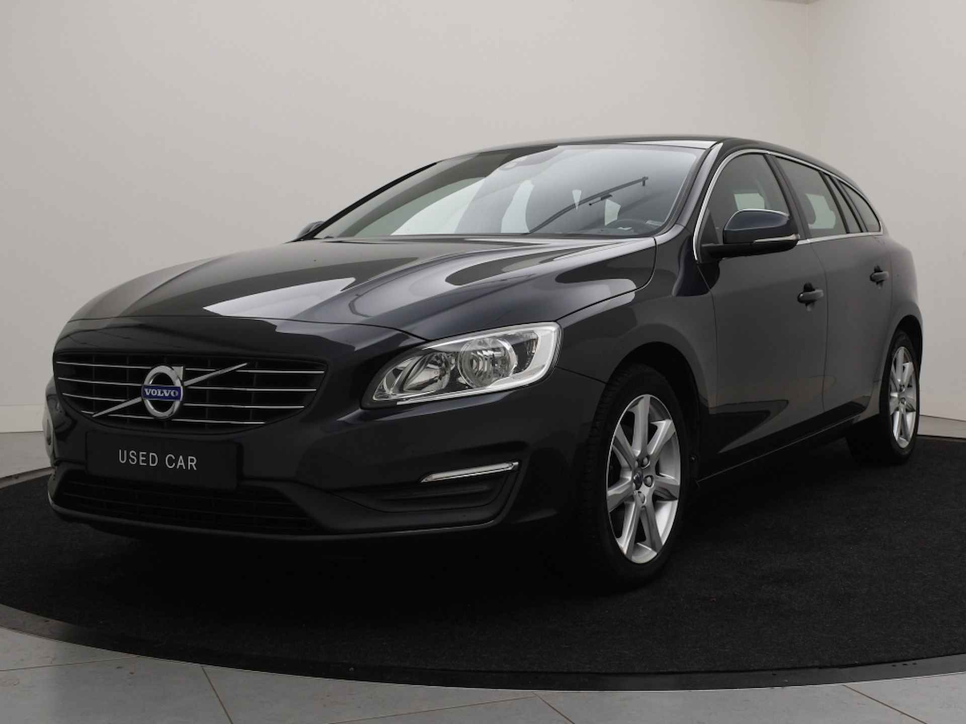 Volvo V60 T3 MOMENTUM NAVI BLUETOOTH PARK ASSIST 17INCH - 2/29