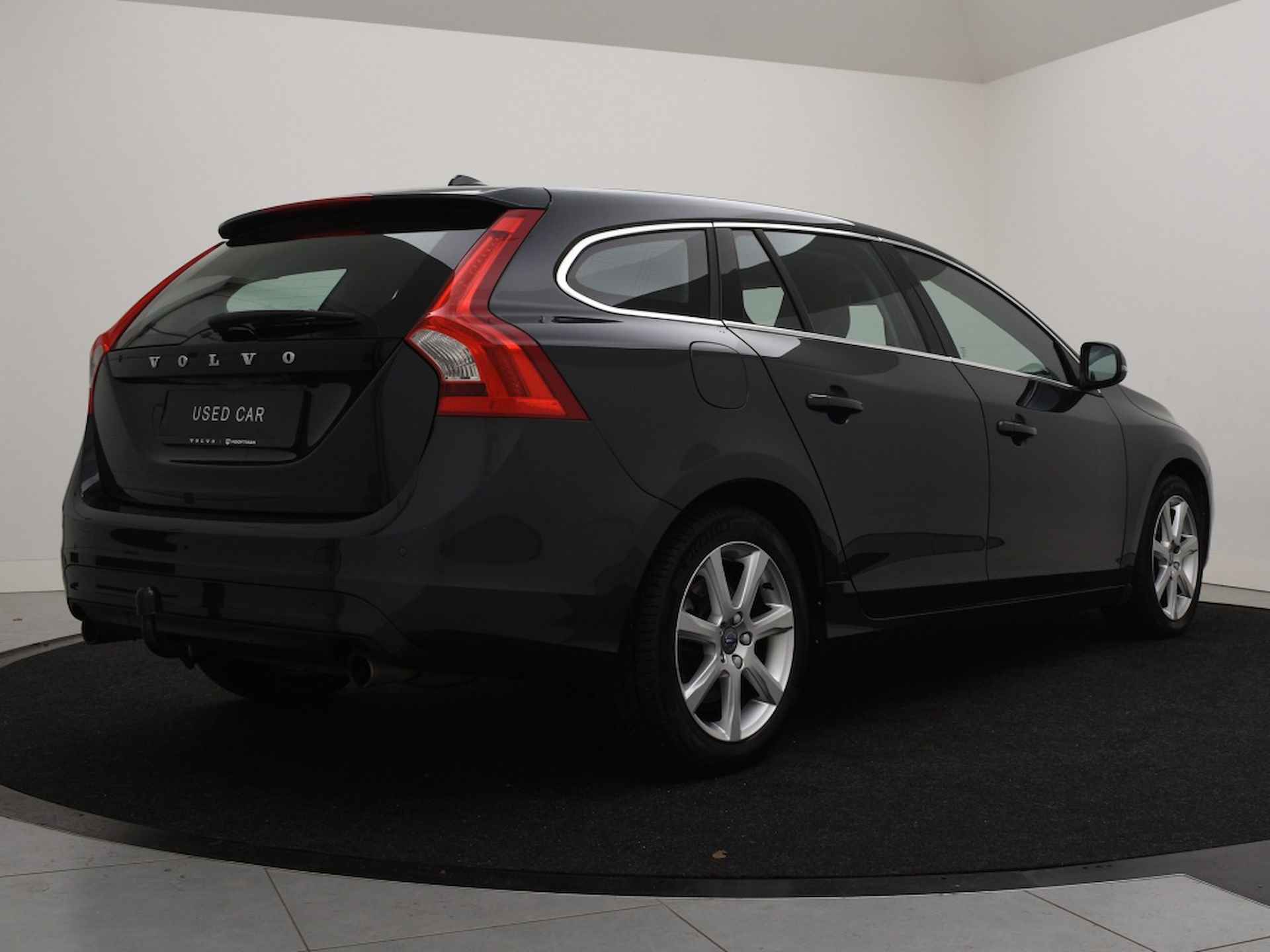 Volvo V60 T3 MOMENTUM NAVI BLUETOOTH PARK ASSIST 17INCH - 3/29