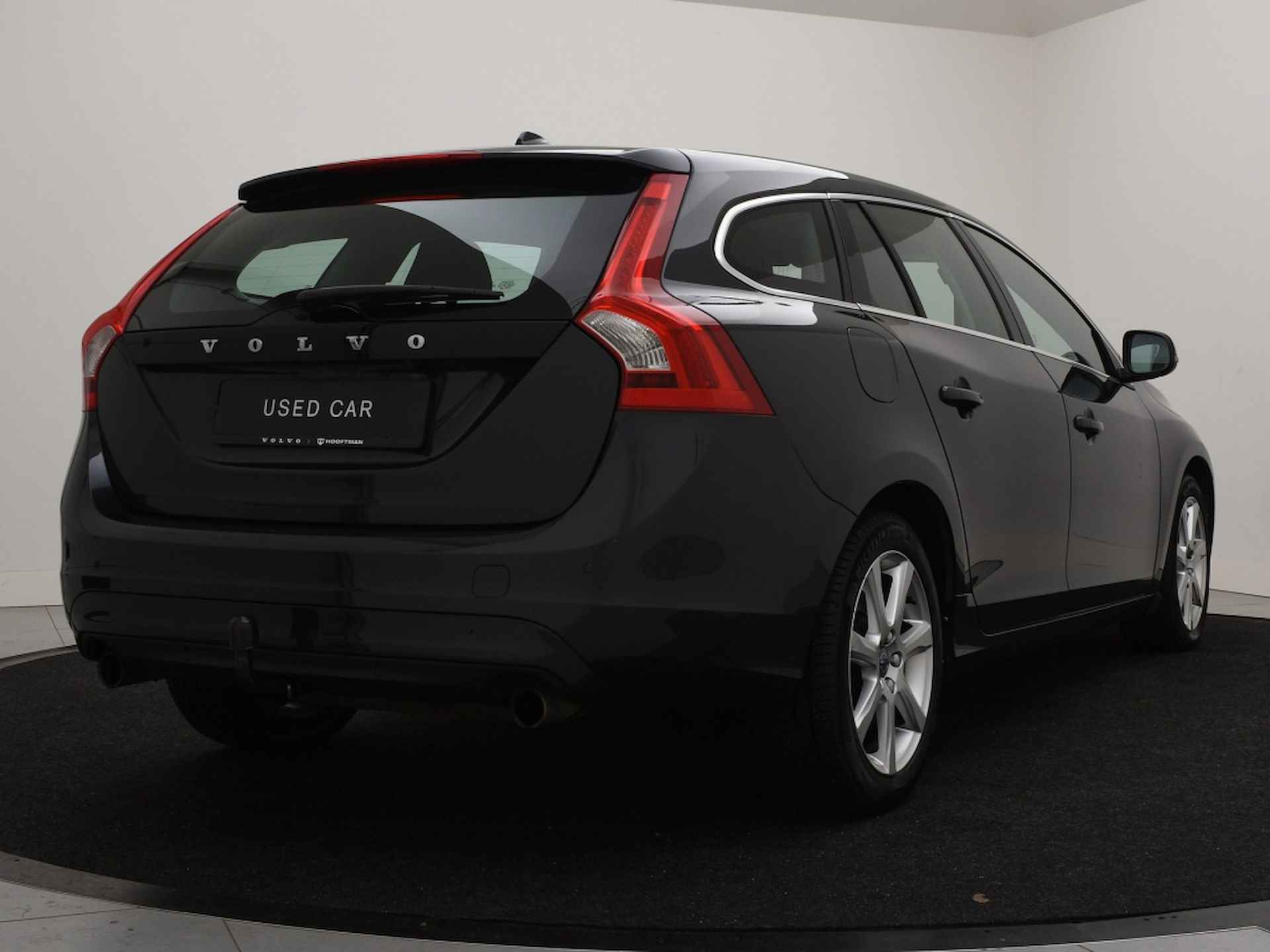 Volvo V60 T3 MOMENTUM NAVI BLUETOOTH PARK ASSIST 17INCH - 4/29