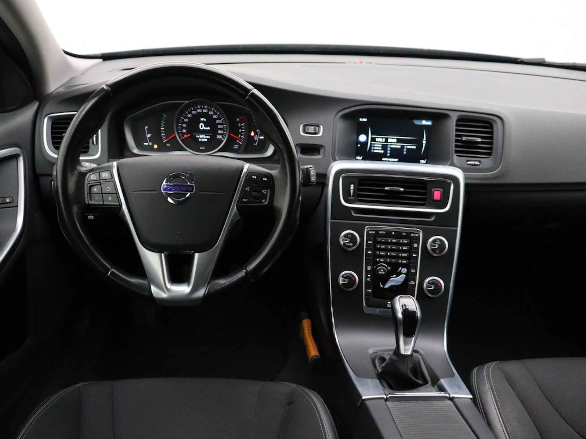 Volvo V60 T3 MOMENTUM NAVI BLUETOOTH PARK ASSIST 17INCH - 25/29