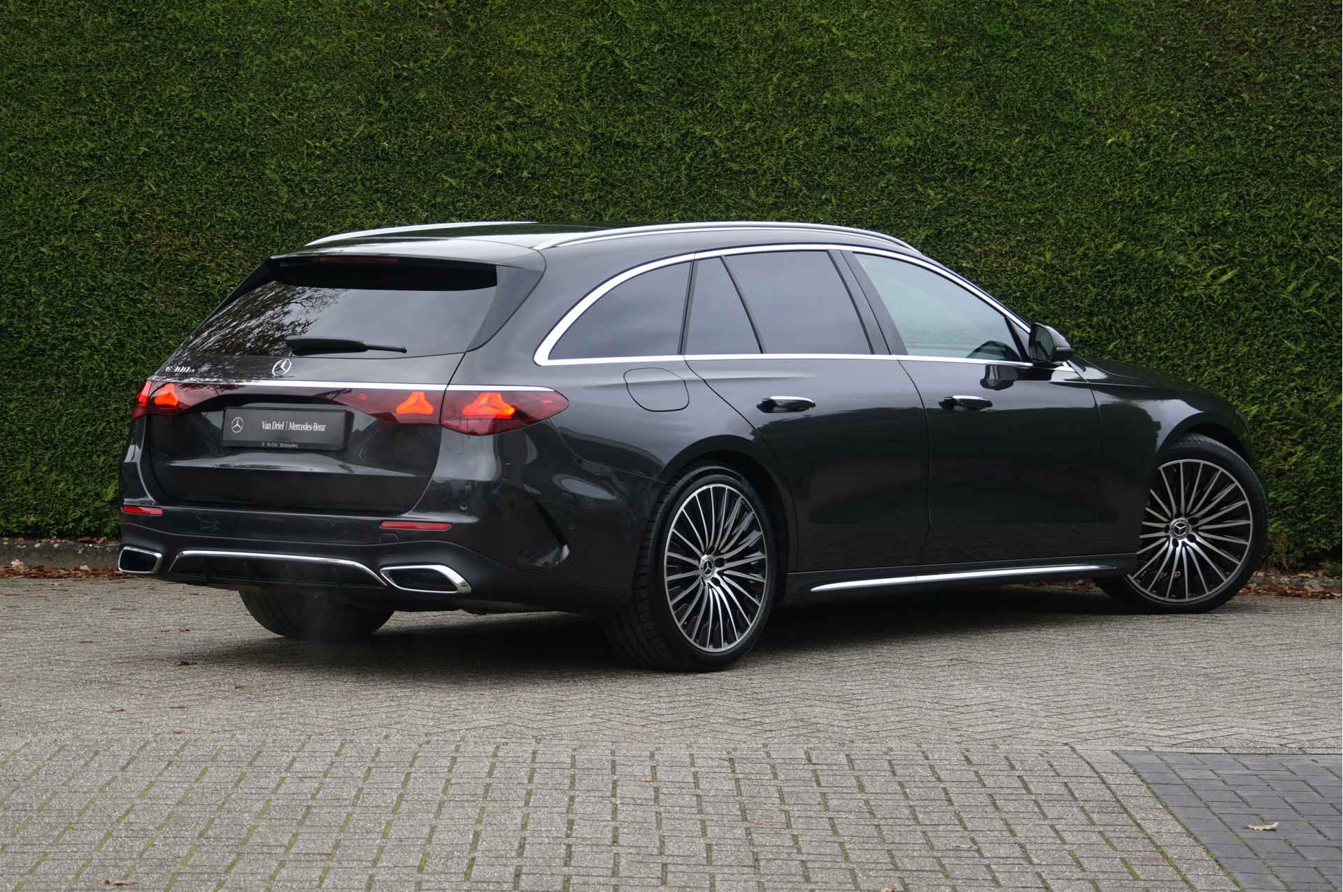 Mercedes-Benz E-Klasse Estate E 300 e AMG Line | Luchtvering Hyperscreen Pano Head-Up Trekhaak Burmester 4D - 2/70