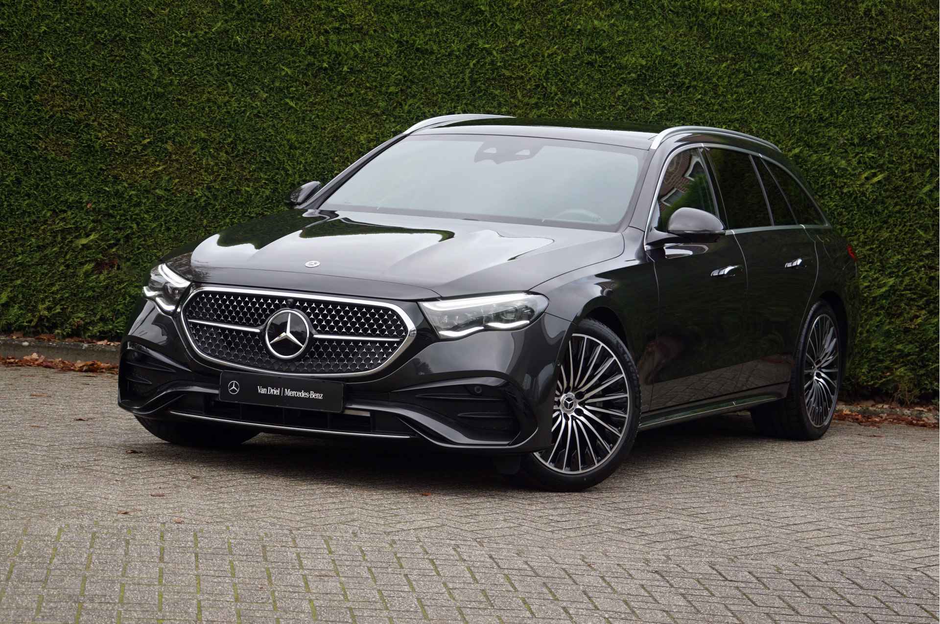 Mercedes-Benz E-Klasse Estate E 300 e AMG Line | Luchtvering Hyperscreen Pano Head-Up Trekhaak Burmester 4D - 22/70