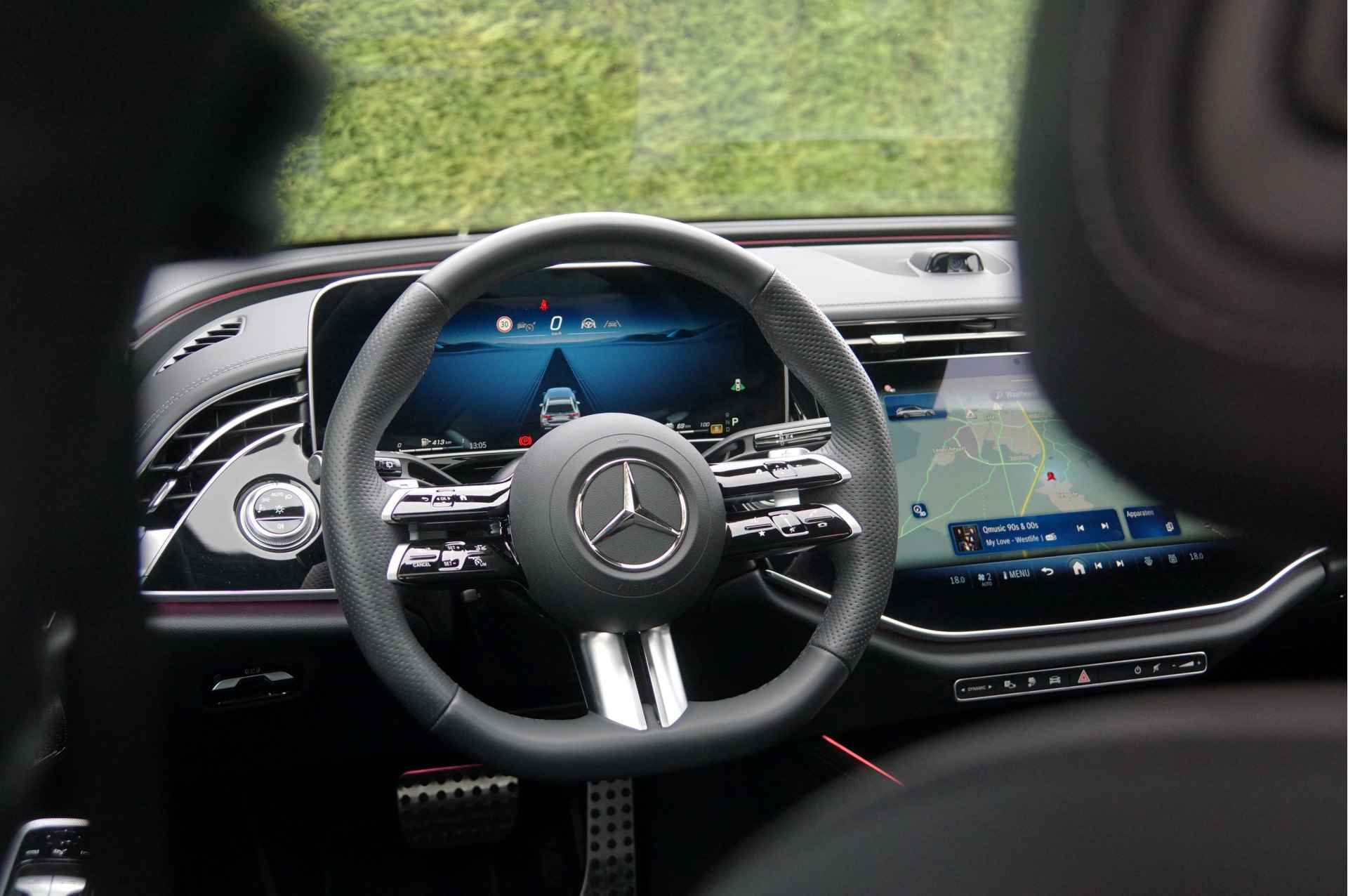 Mercedes-Benz E-Klasse Estate E 300 e AMG Line | Luchtvering Hyperscreen Pano Head-Up Trekhaak Burmester 4D - 30/70