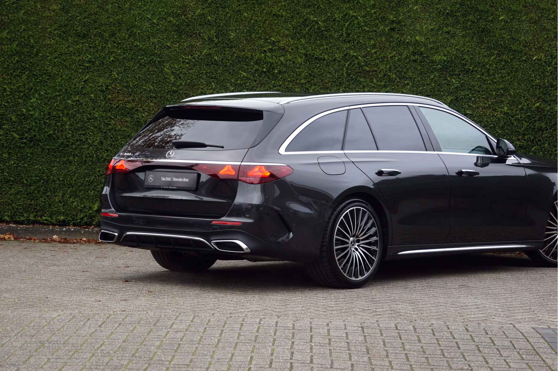 Mercedes-Benz E-Klasse Estate E 300 e AMG Line | Luchtvering Hyperscreen Pano Head-Up Trekhaak Burmester 4D - 32/70