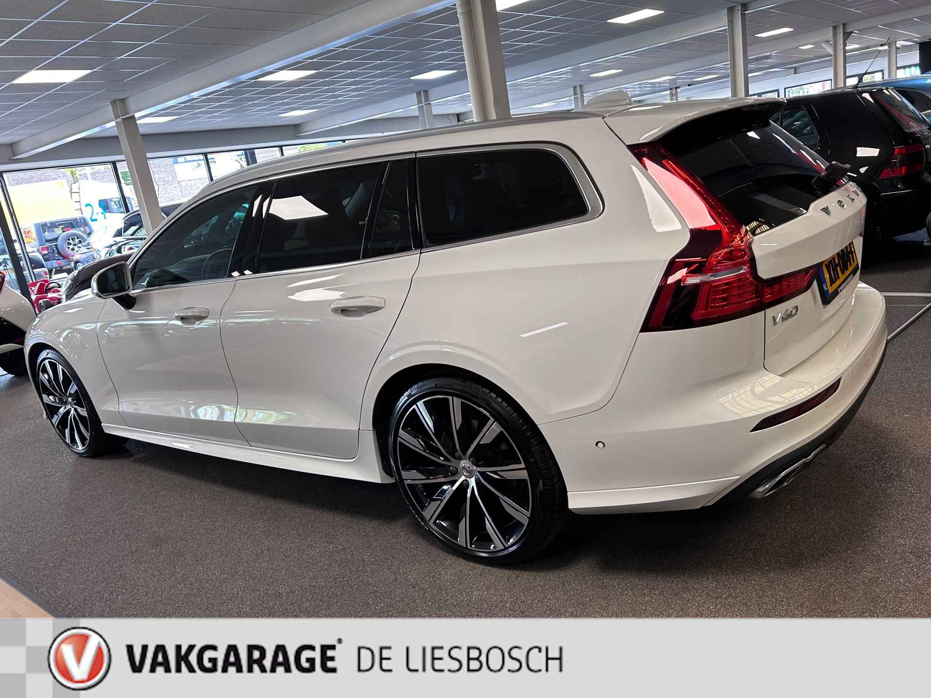 Volvo V60 2.0 T5 Momentum/Styling kit/Automaat/Led/20inch/360 camera - 5/34