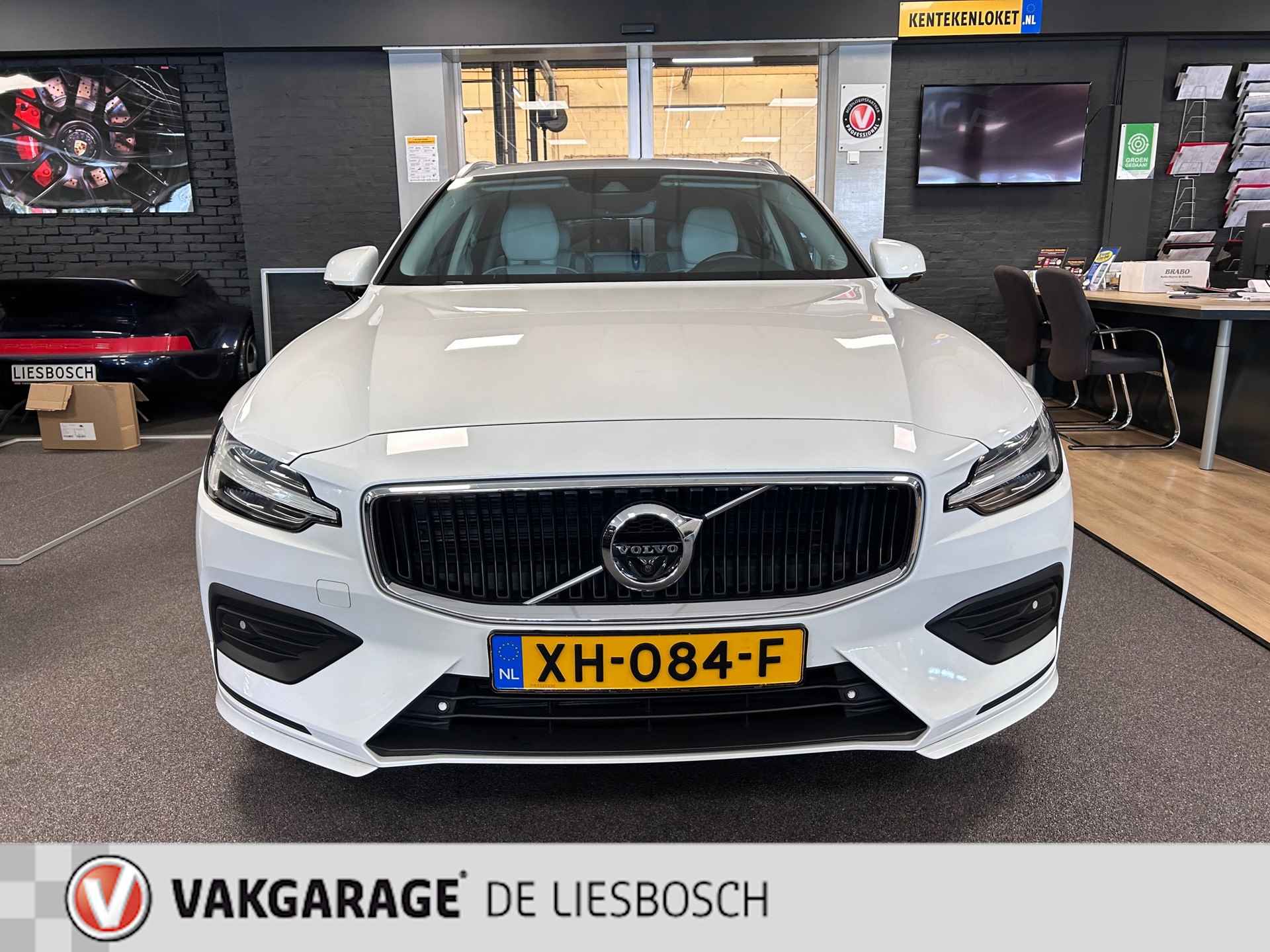 Volvo V60 2.0 T5 Momentum/Styling kit/Automaat/Led/20inch/360 camera - 10/34