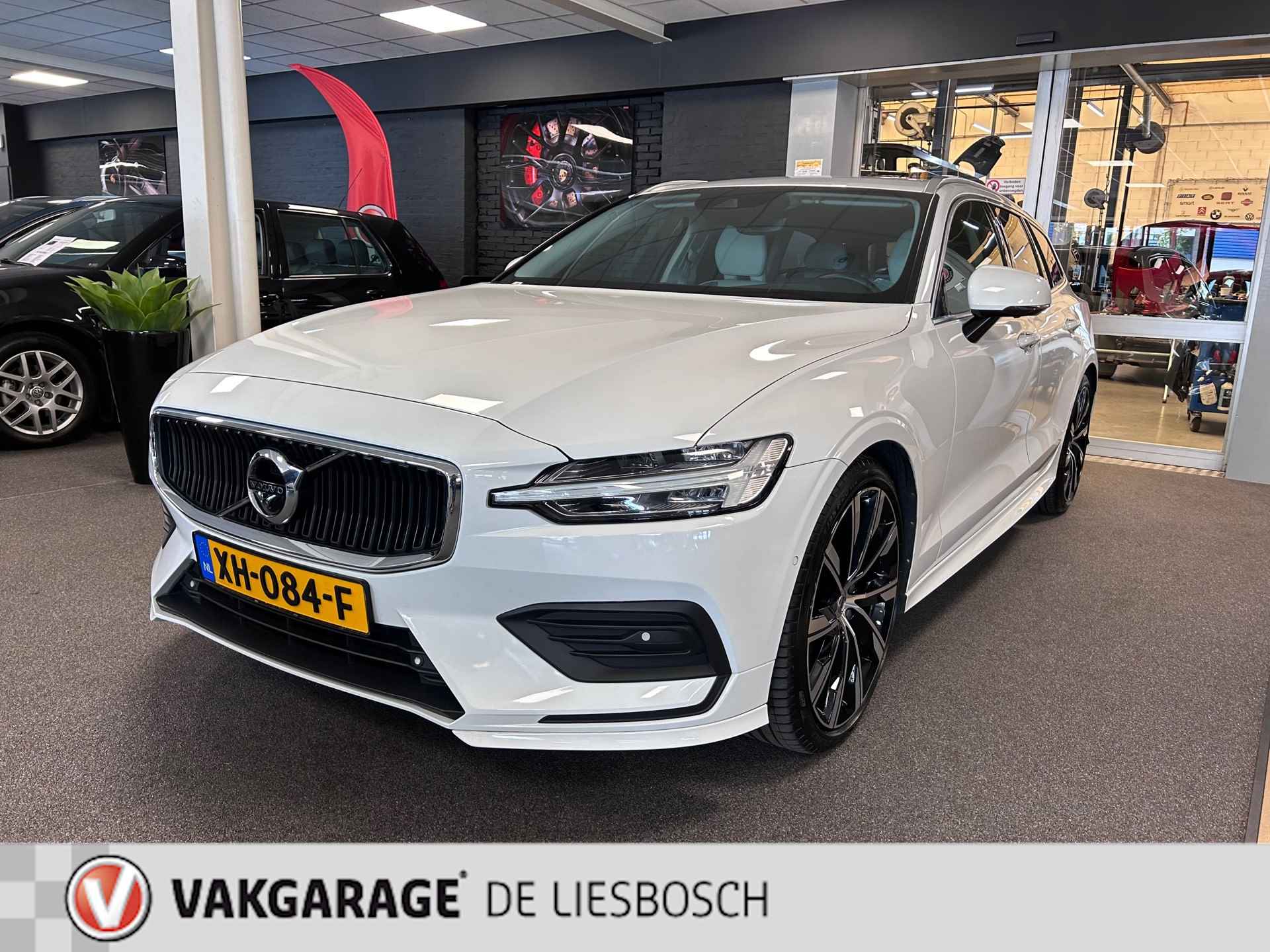 Volvo V60 2.0 T5 Momentum/Styling kit/Automaat/Led/20inch/360 camera - 11/34