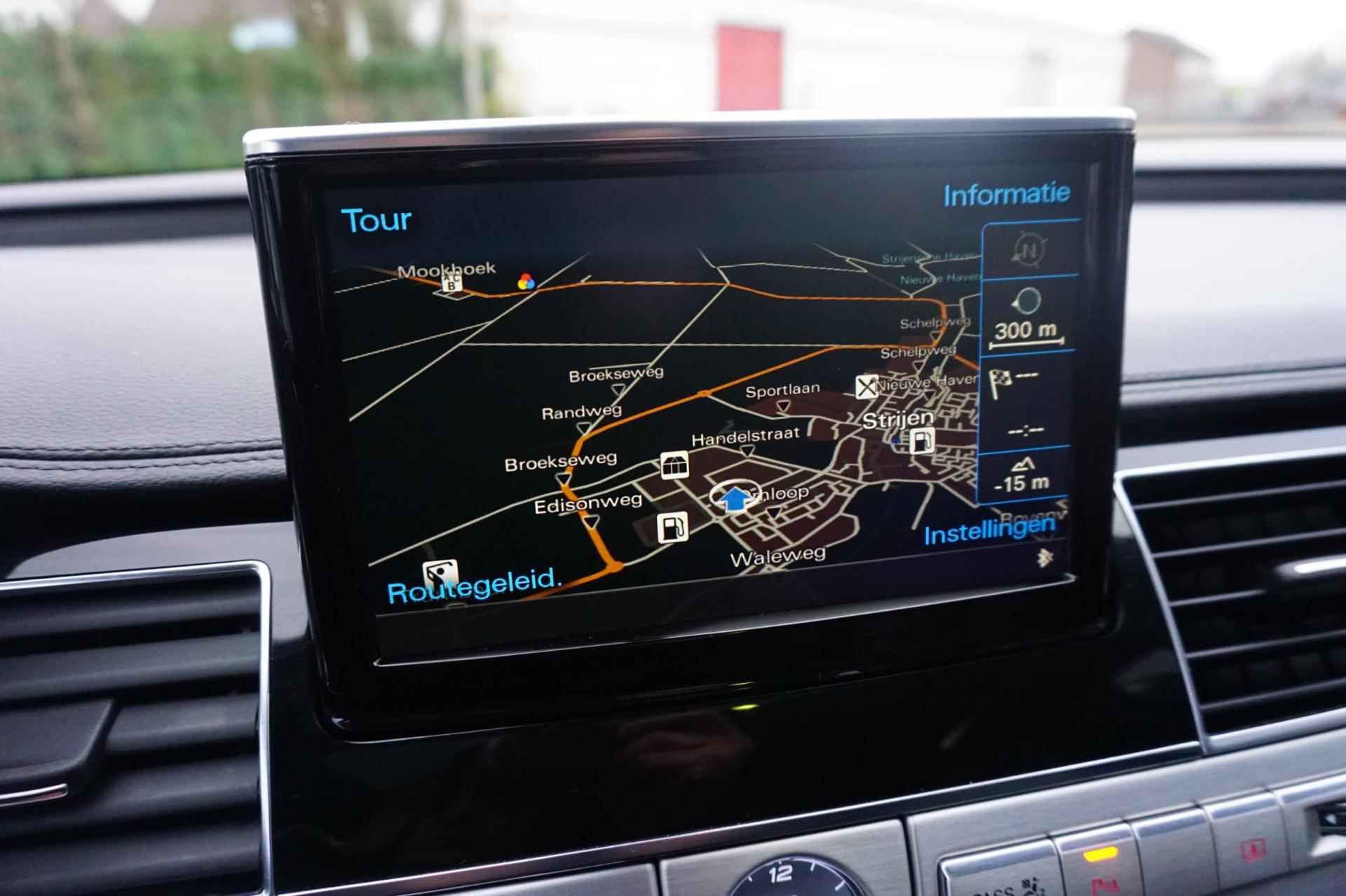 Audi A8 4.0 TFSI S8 quattro - 42/43