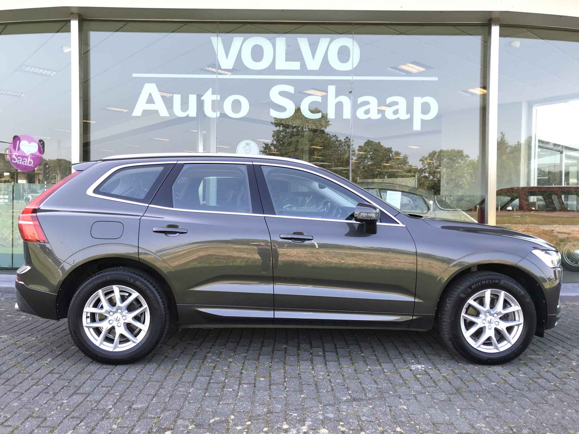 Volvo XC60 2.0 T8 Twin Engine AWD Momentum Automaat | Rijklaar incl garantie | Panoramadak Volvo on Call Trekhaak Leer - 6/36