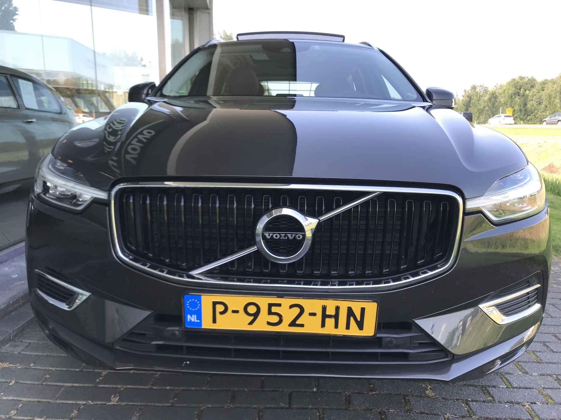 Volvo XC60 2.0 T8 Twin Engine AWD Momentum Automaat | Rijklaar incl garantie | Panoramadak Volvo on Call Trekhaak Leer - 8/36