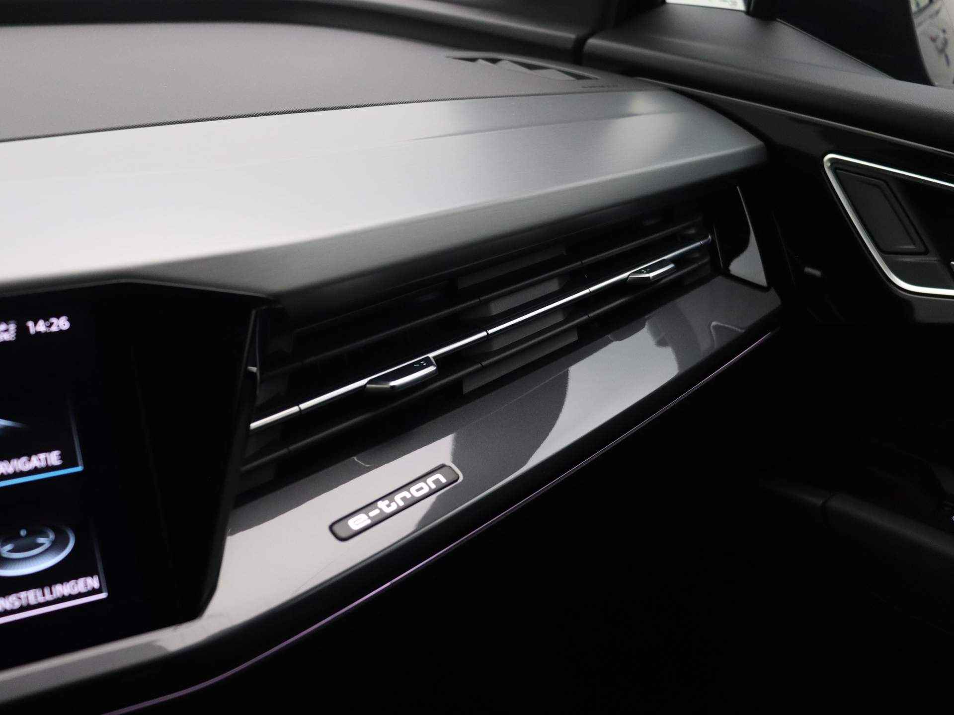 Audi Q4 Sportback e-tron S edition 40 77 kWh | Matrix | Adaptive-cruise | Stoelverwarming | Smartphone-interface | Achterruitrijcamera | 20- inch | - 31/41