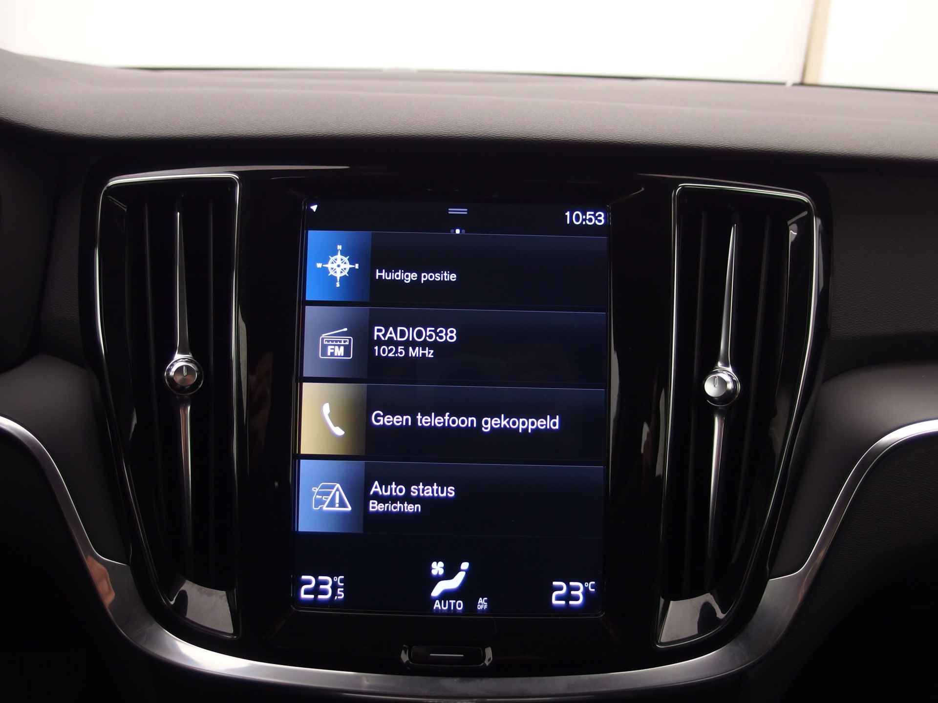 Volvo V60 2.0 T4 Momentum CARPLAY / DAB+ / ACC / DODEHOEK / NAVI / CLIMA / PDC / BLUETOOTH / NL-AUTO - 10/41