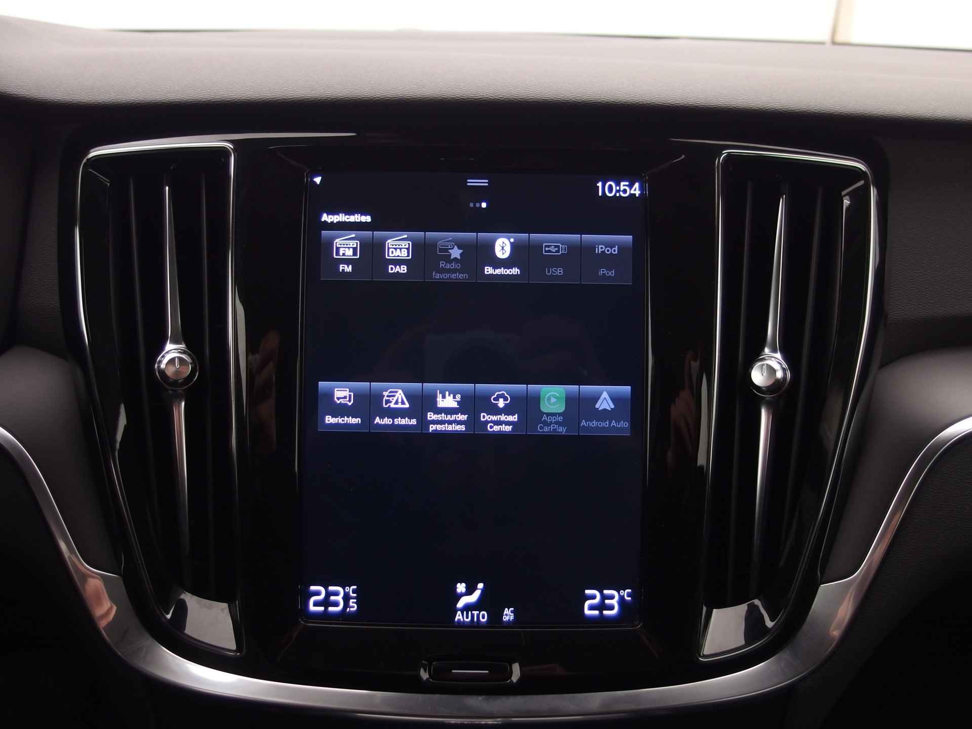 Volvo V60 2.0 T4 Momentum CARPLAY / DAB+ / ACC / DODEHOEK / NAVI / CLIMA / PDC / BLUETOOTH / NL-AUTO - 12/41