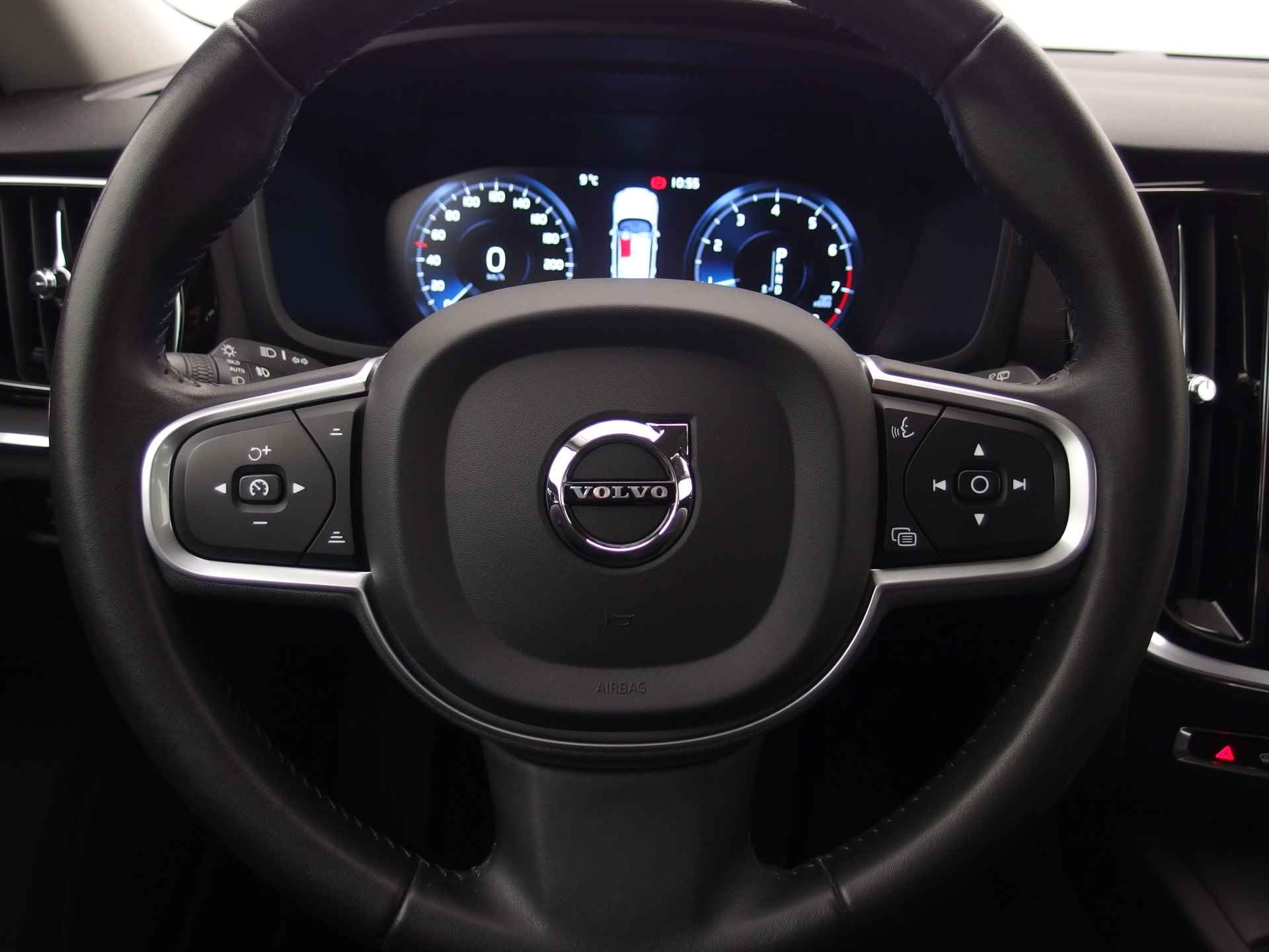 Volvo V60 2.0 T4 Momentum CARPLAY / DAB+ / ACC / DODEHOEK / NAVI / CLIMA / PDC / BLUETOOTH / NL-AUTO - 14/41