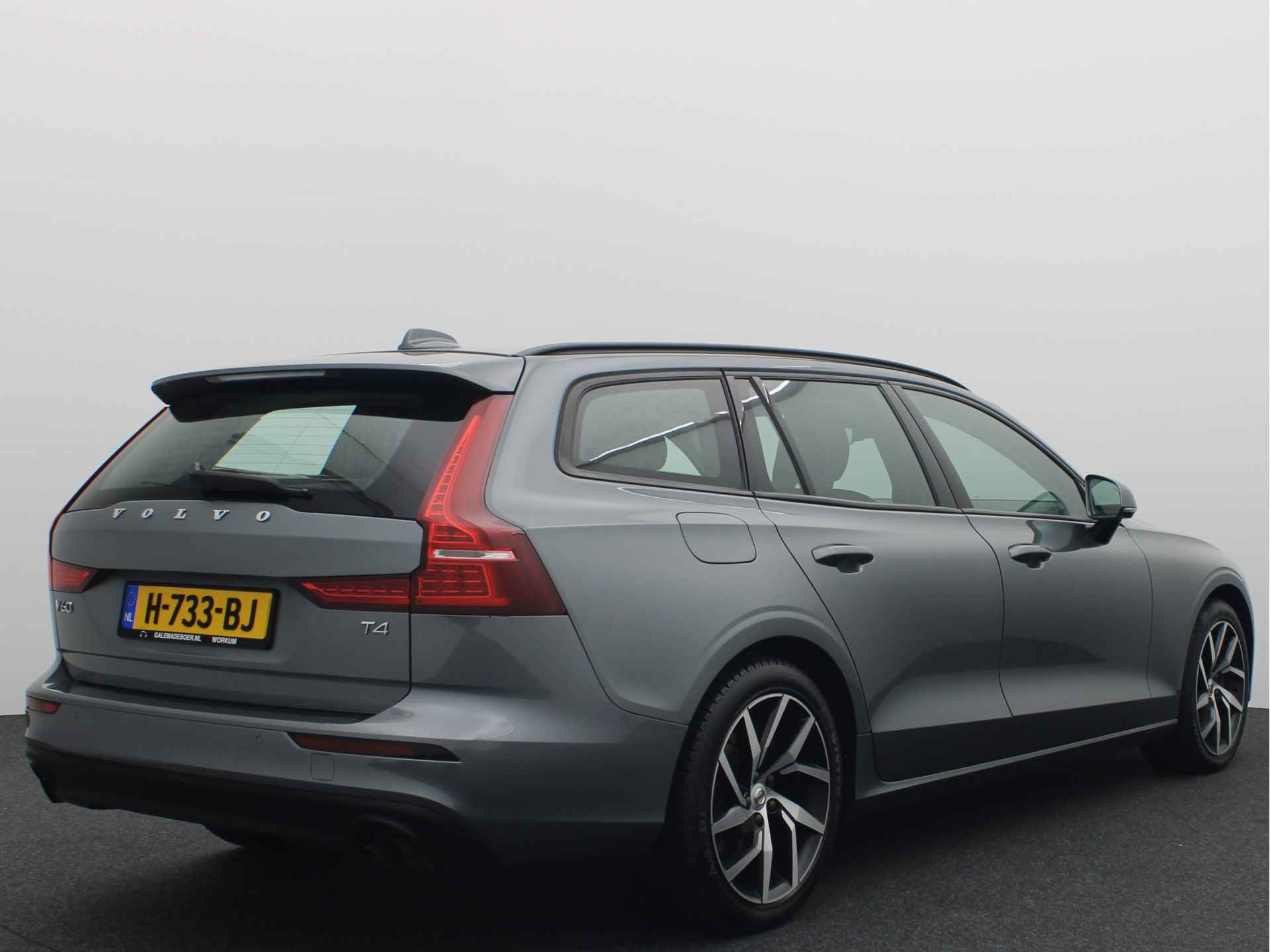 Volvo V60 2.0 T4 Momentum CARPLAY / DAB+ / ACC / DODEHOEK / NAVI / CLIMA / PDC / BLUETOOTH / NL-AUTO - 16/41