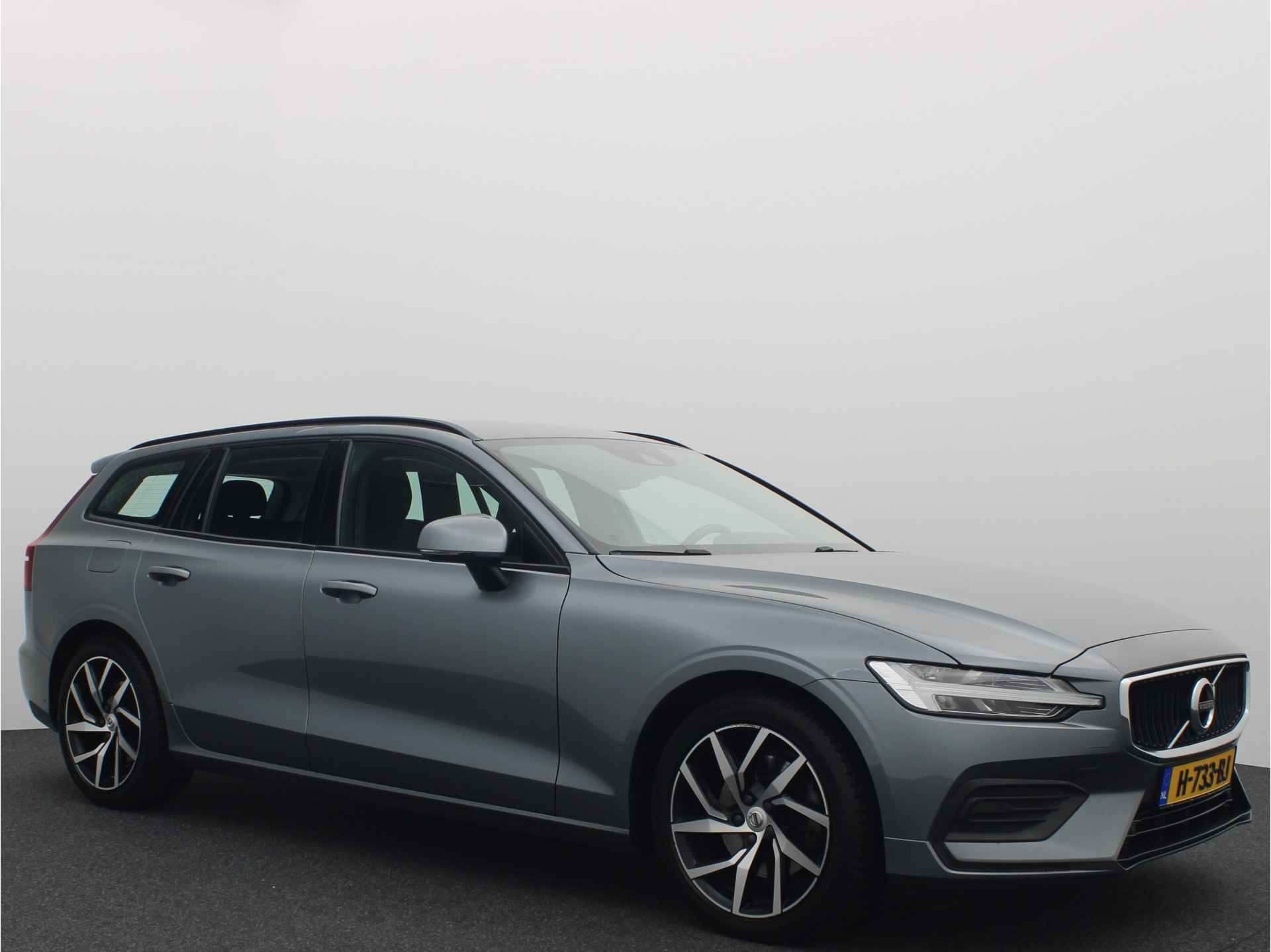 Volvo V60 2.0 T4 Momentum CARPLAY / DAB+ / ACC / DODEHOEK / NAVI / CLIMA / PDC / BLUETOOTH / NL-AUTO - 18/41