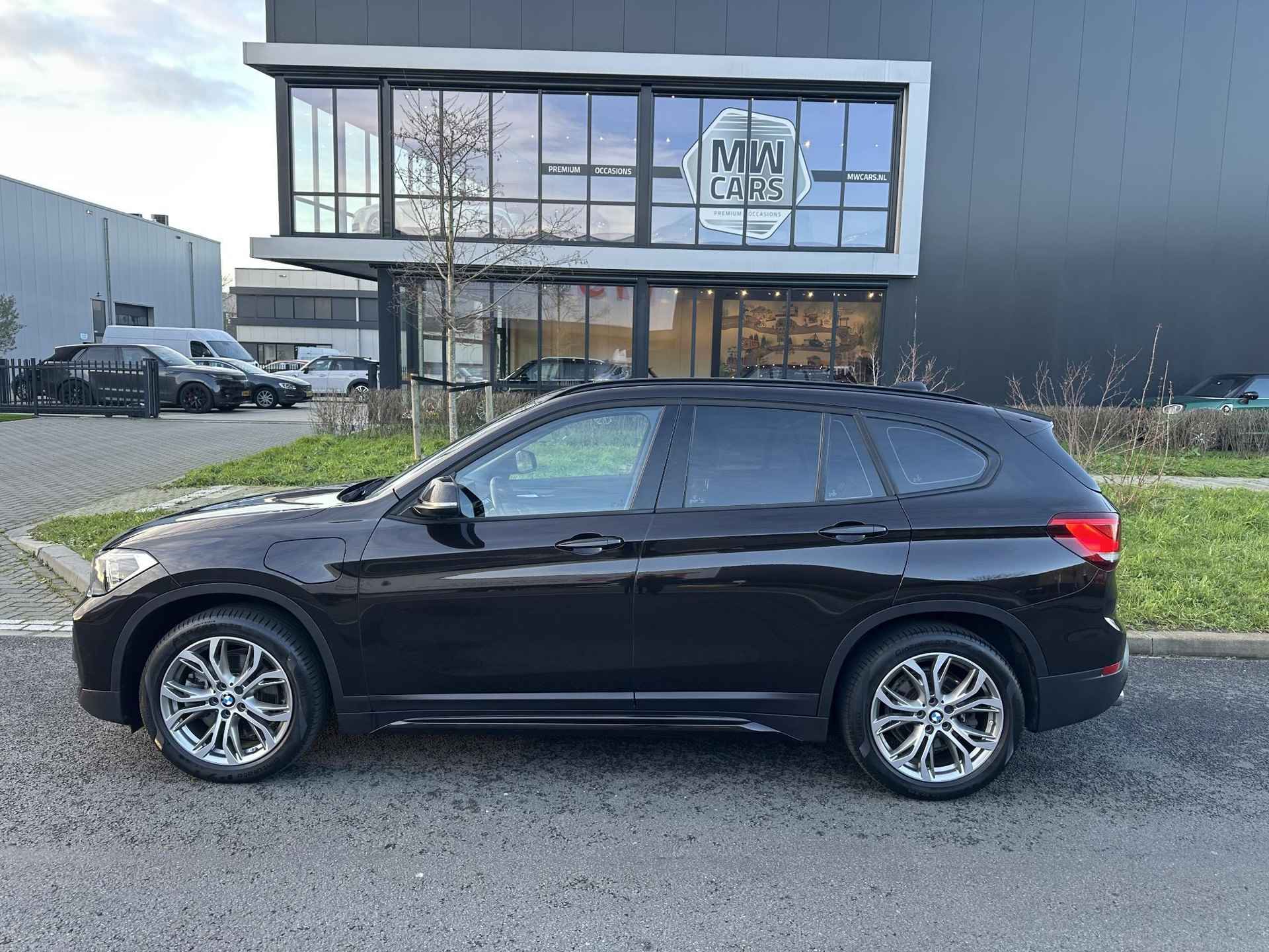 BMW X1 xDrive25e Sportline - 3/25