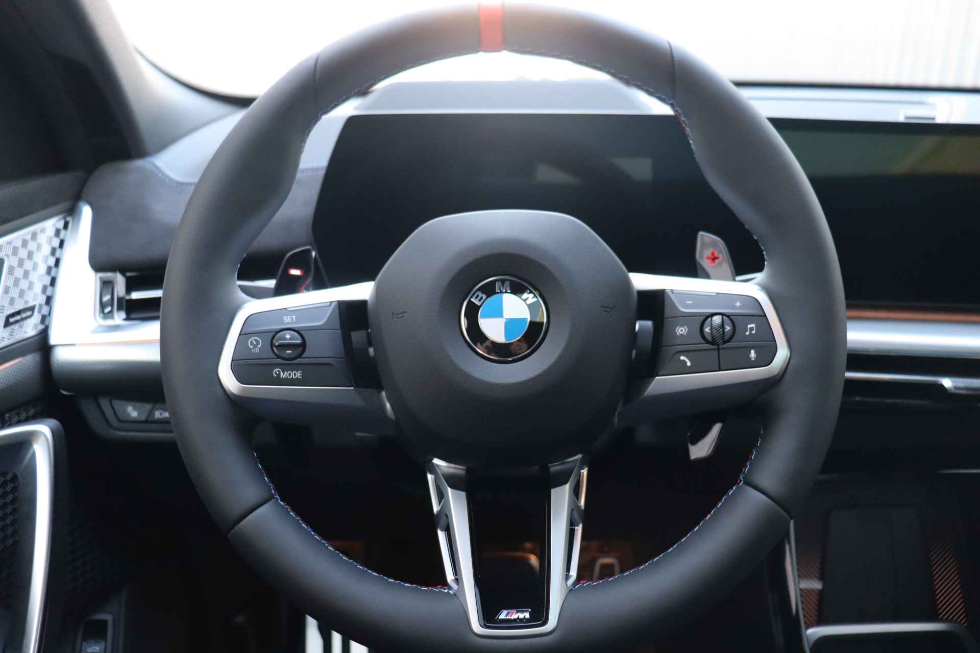 BMW X2 M35i xDrive High Executive Automaat / Panoramadak / M Sportstoelen / Adaptieve LED / Parking Assistant Plus / M Adaptief onderstel / Comfort Access - 16/34