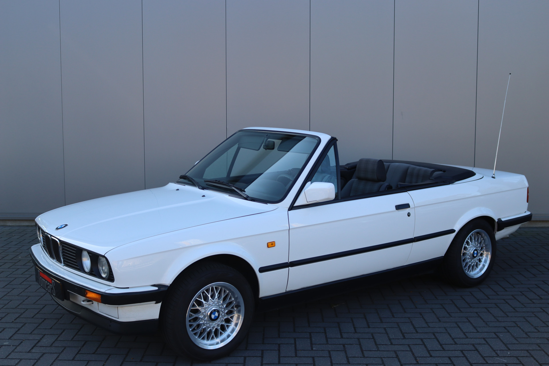 BMW 3 Serie Cabrio 320i zeer nette auto!