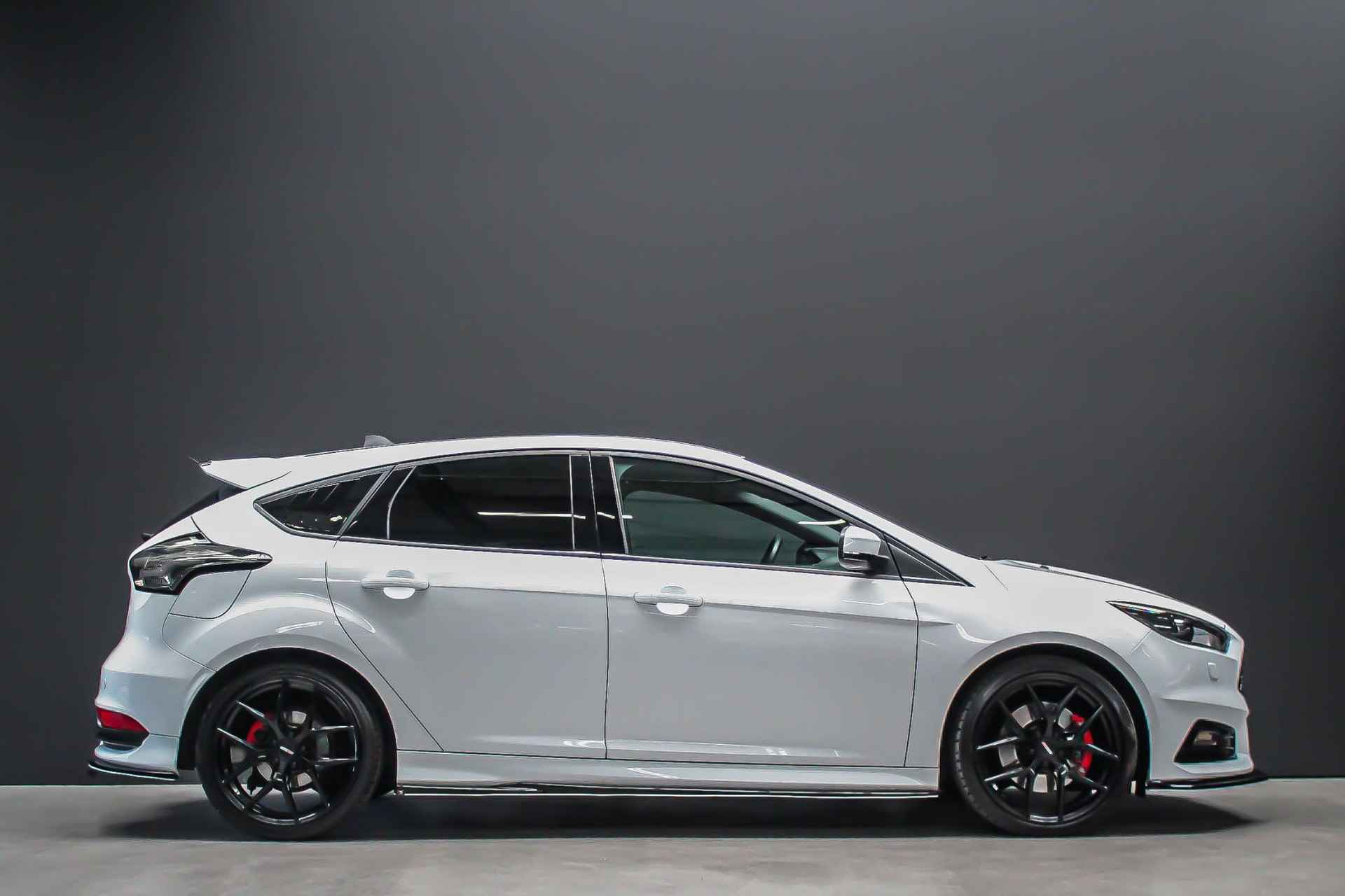 Ford Focus ST-2 2.0 282pk |stage 1|Maxton|Ram-air|Motec|Airtec|Bi-xenon|navi|bluetooth|cruise control|winterpack| - 6/29