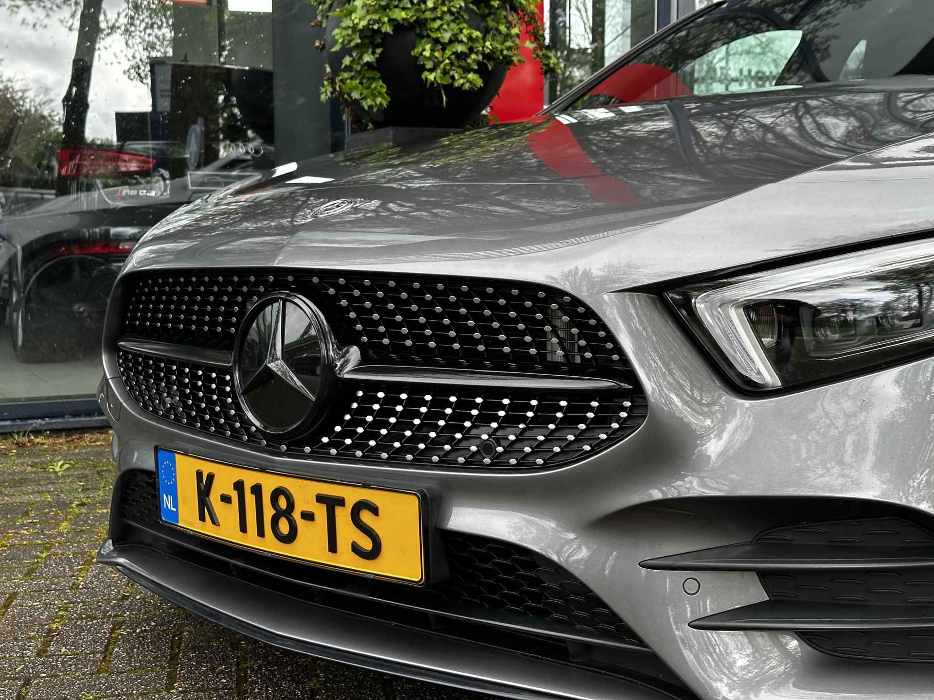 Mercedes-Benz A-klasse 200 Launch Edition Premium AUTOMAAT | Panodak | Sfeerverlichting | Widescreen | Carplay | Navi | 19 inch - 12/36