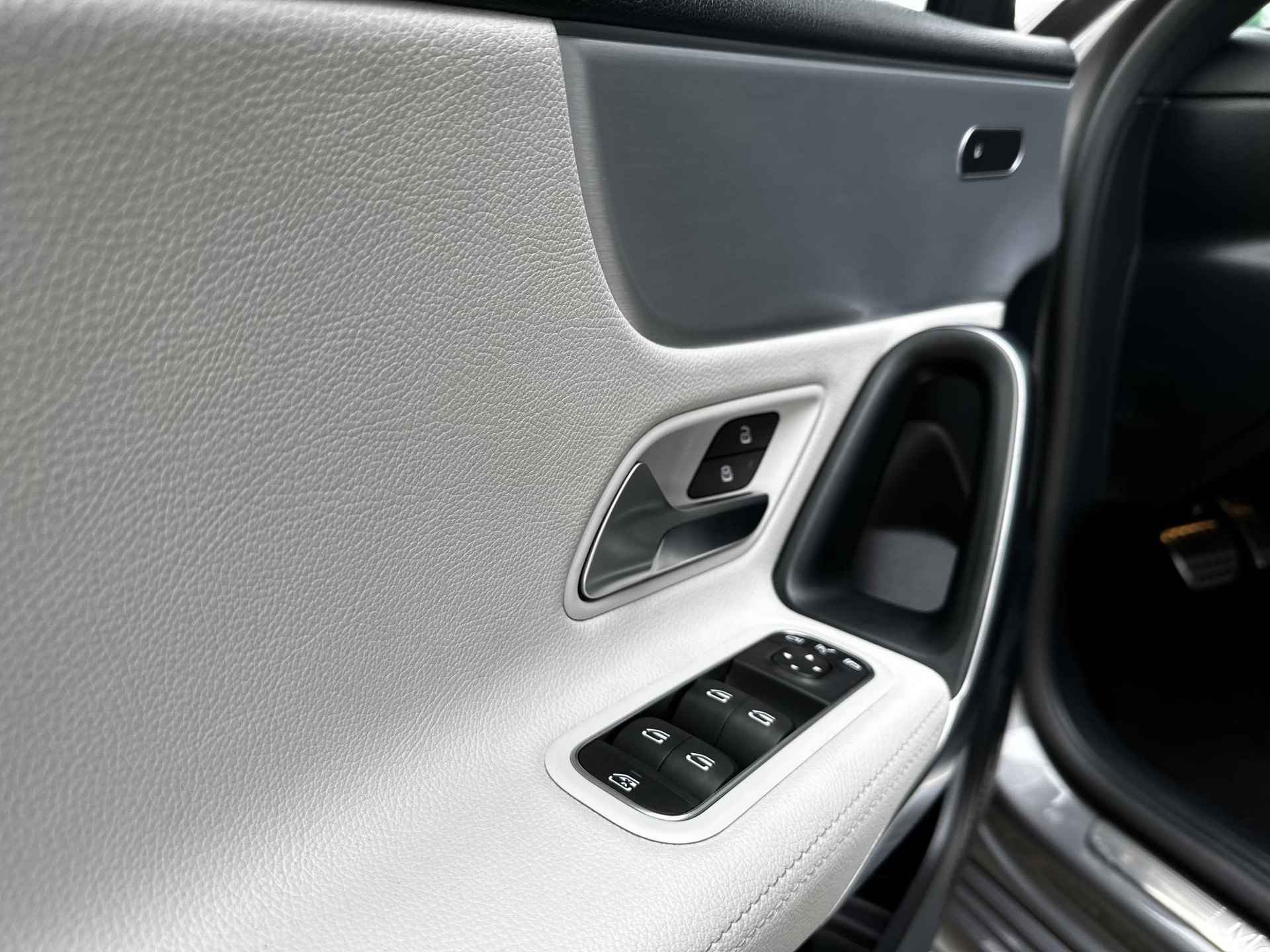 Mercedes-Benz A-klasse 200 Launch Edition Premium AUTOMAAT | Panodak | Sfeerverlichting | Widescreen | Carplay | Navi | 19 inch - 19/36