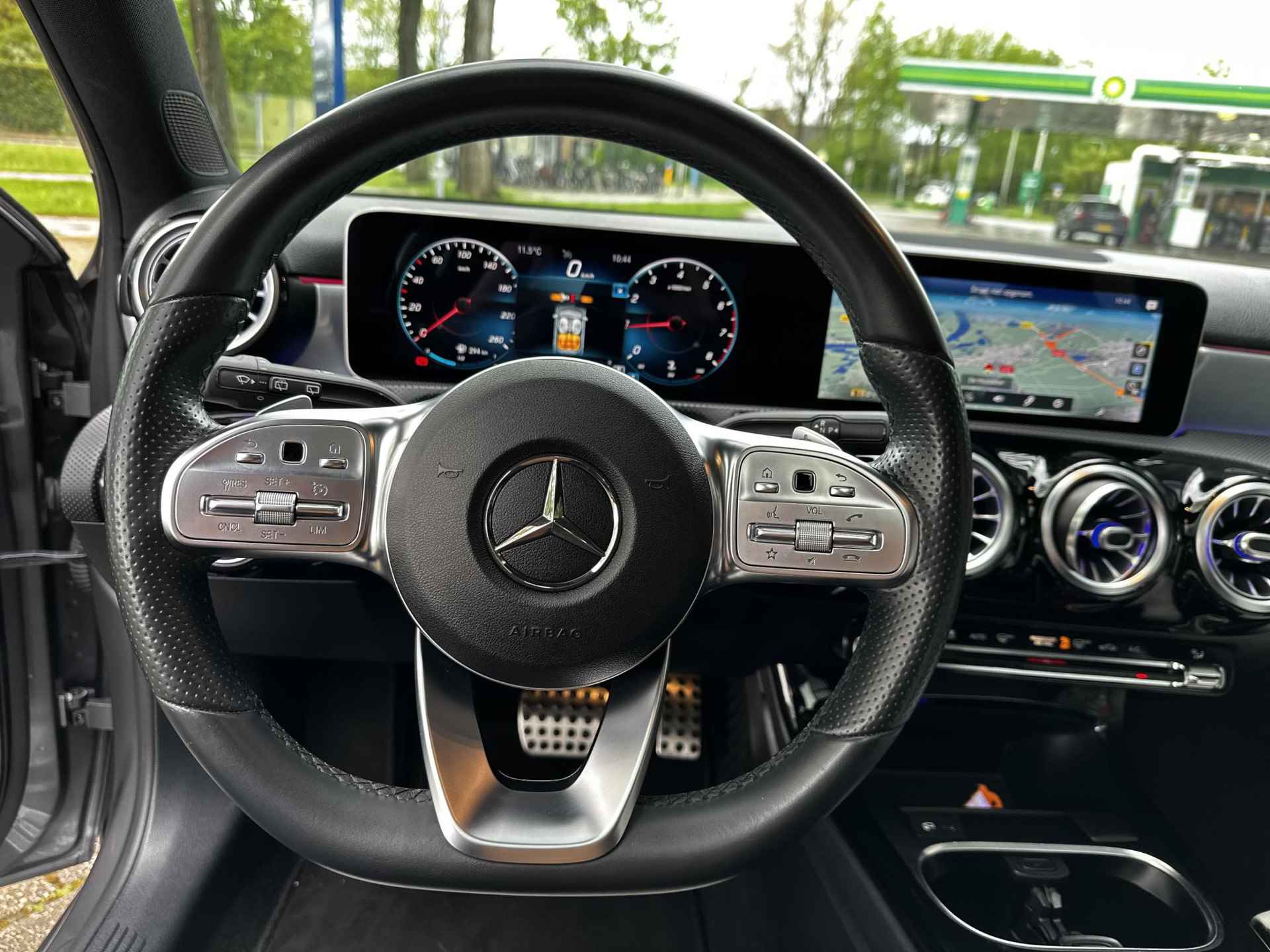 Mercedes-Benz A-klasse 200 Launch Edition Premium AUTOMAAT | Panodak | Sfeerverlichting | Widescreen | Carplay | Navi | 19 inch - 21/36