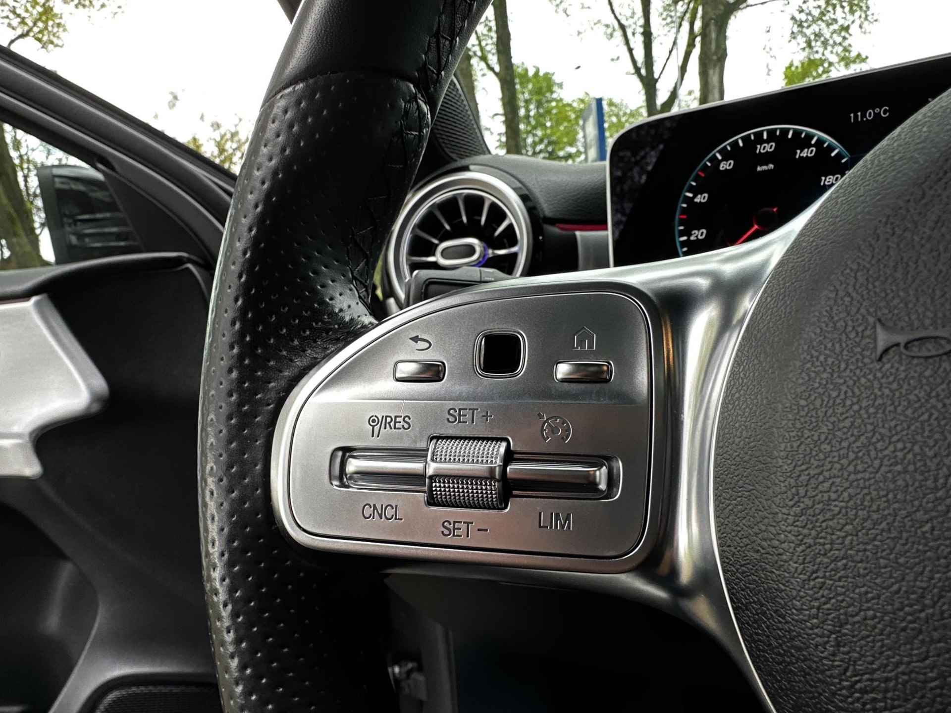 Mercedes-Benz A-klasse 200 Launch Edition Premium AUTOMAAT | Panodak | Sfeerverlichting | Widescreen | Carplay | Navi | 19 inch - 22/36
