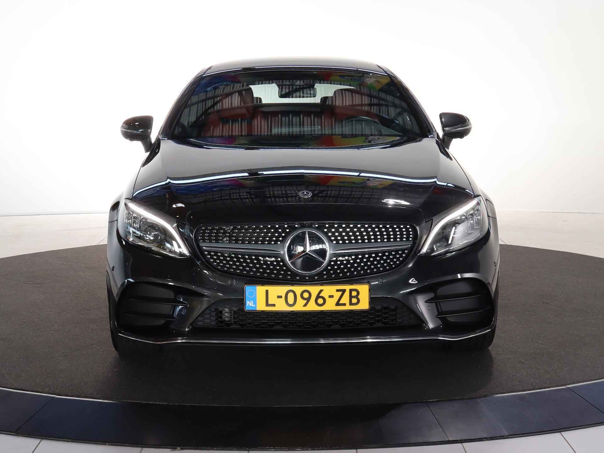 Mercedes-Benz C-klasse Coupé 180 Premium Plus AMG | Panoramadak | Keyless Go | Multibeam Led | Digitaal dashboard | 19'' velgen | Leder | Burmester Sound - 4/23