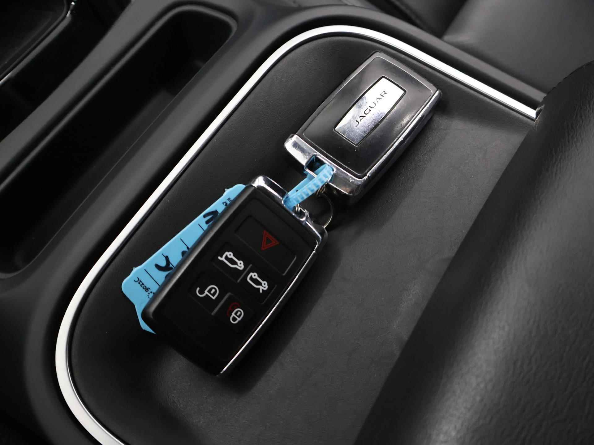 Jaguar I-PACE EV400 Business Edition S 90 kWh | Panoramadak | Meridian audio| Navigatie | LED koplampen | Trekhaak | Leder | - 25/39