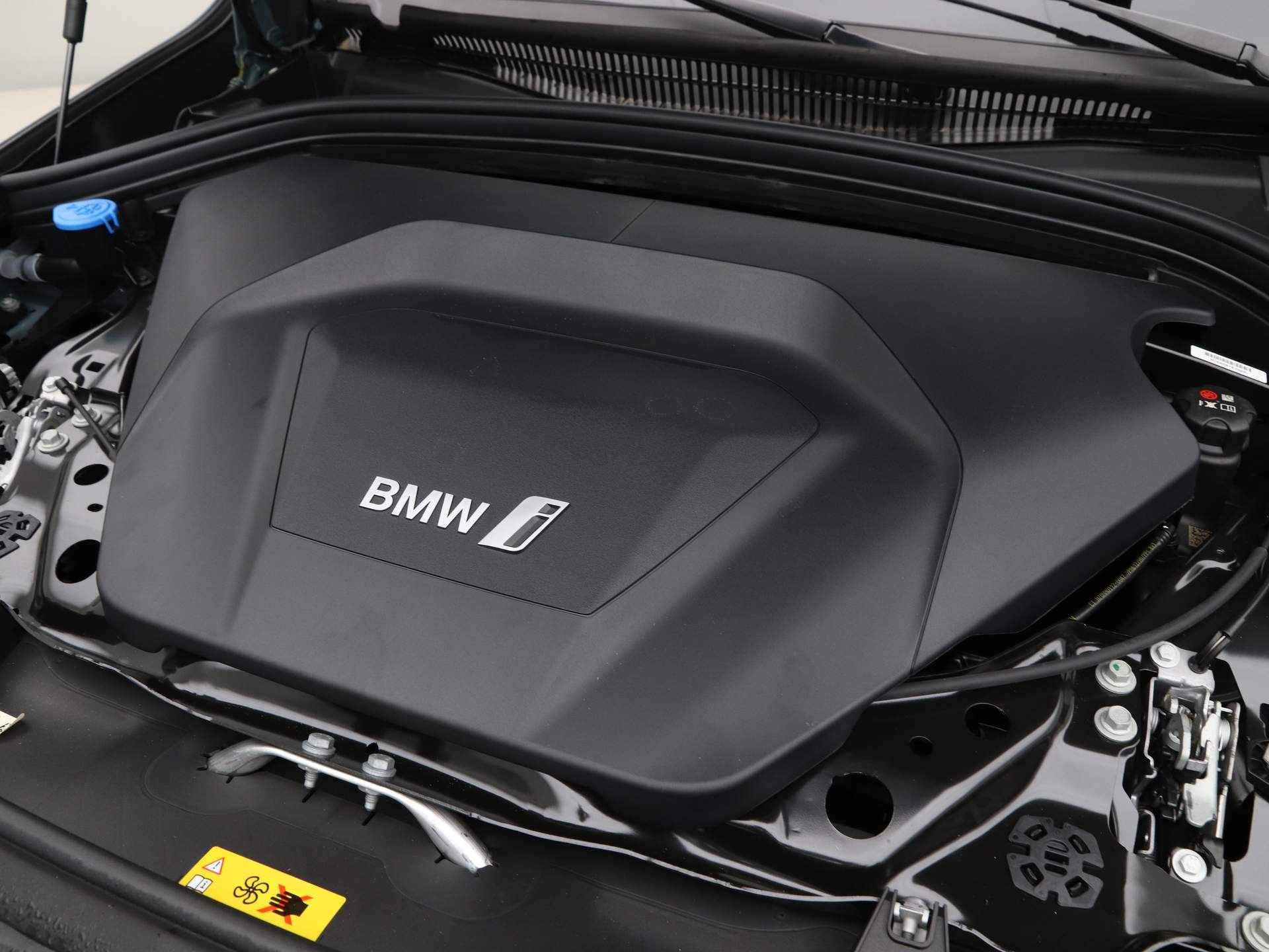 BMW iX1 xDrive30 M-Sport - 6/26