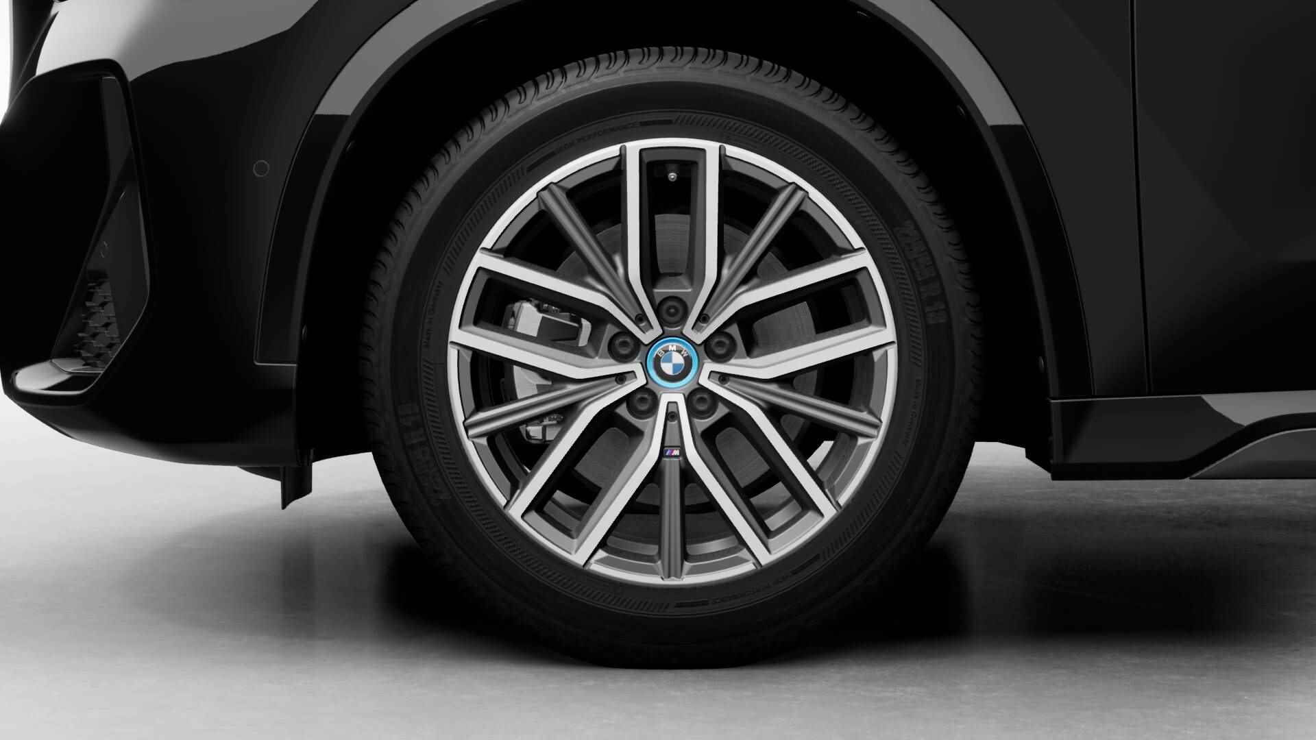 BMW iX1 xDrive30 | M Sport Package + Comfort Pack - 3/6