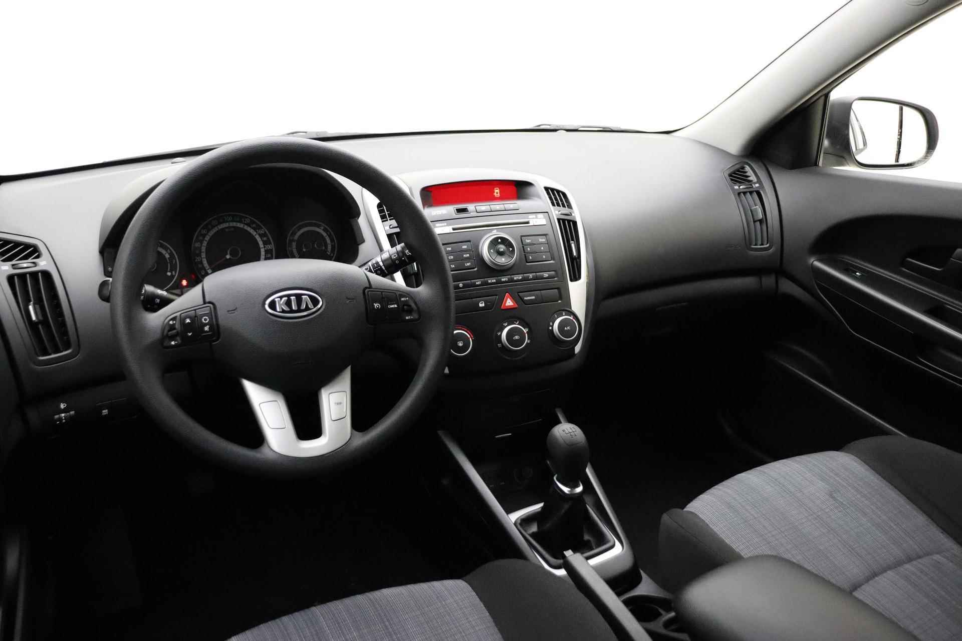 Kia cee'd 1.4 CVVT X-tra 90pk Airco | Cruise Control | Trekhaak | Radio-USB | Armsteun | Dakrails - 8/26