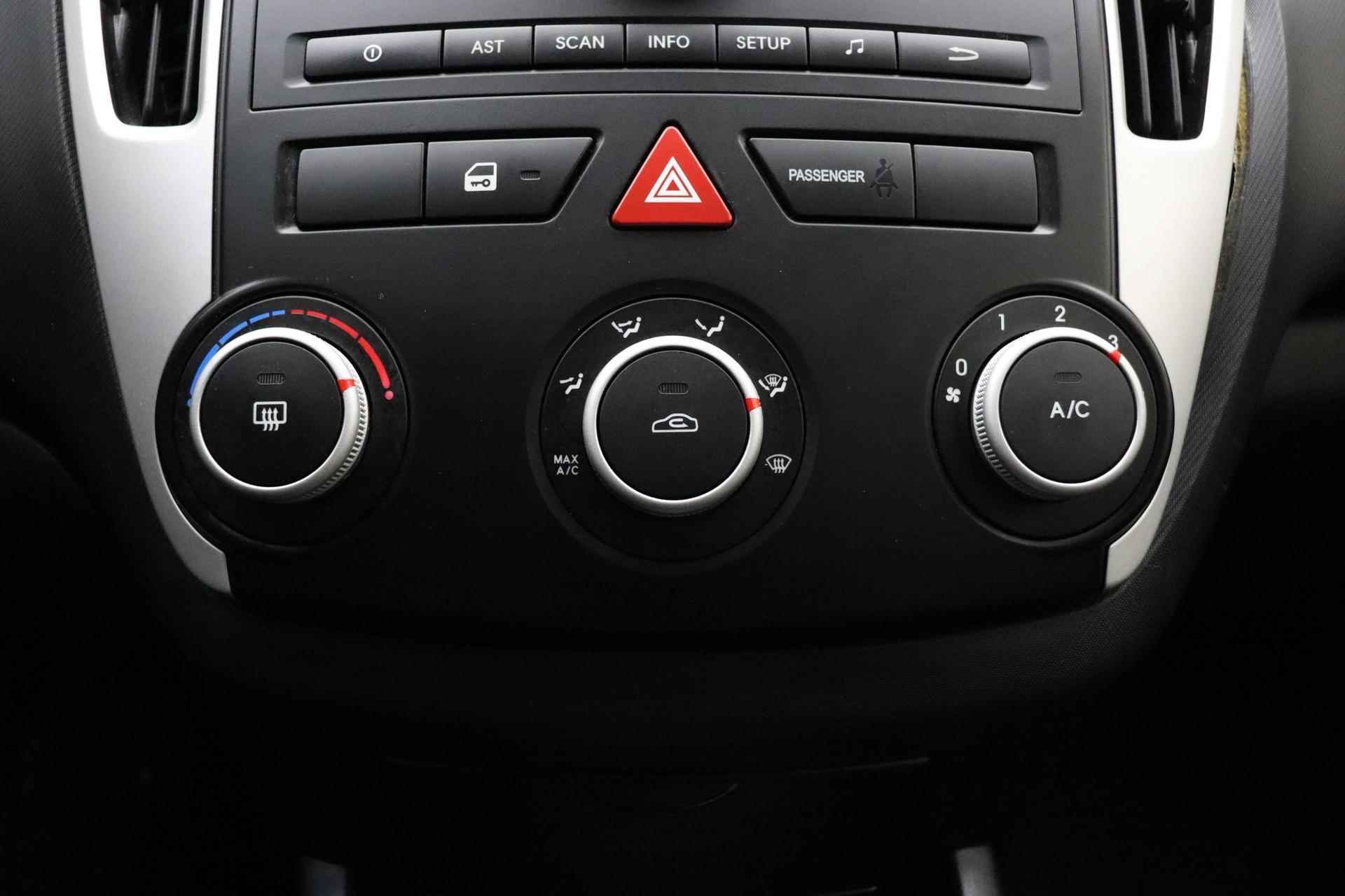 Kia cee'd 1.4 CVVT X-tra 90pk Airco | Cruise Control | Trekhaak | Radio-USB | Armsteun | Dakrails - 19/26