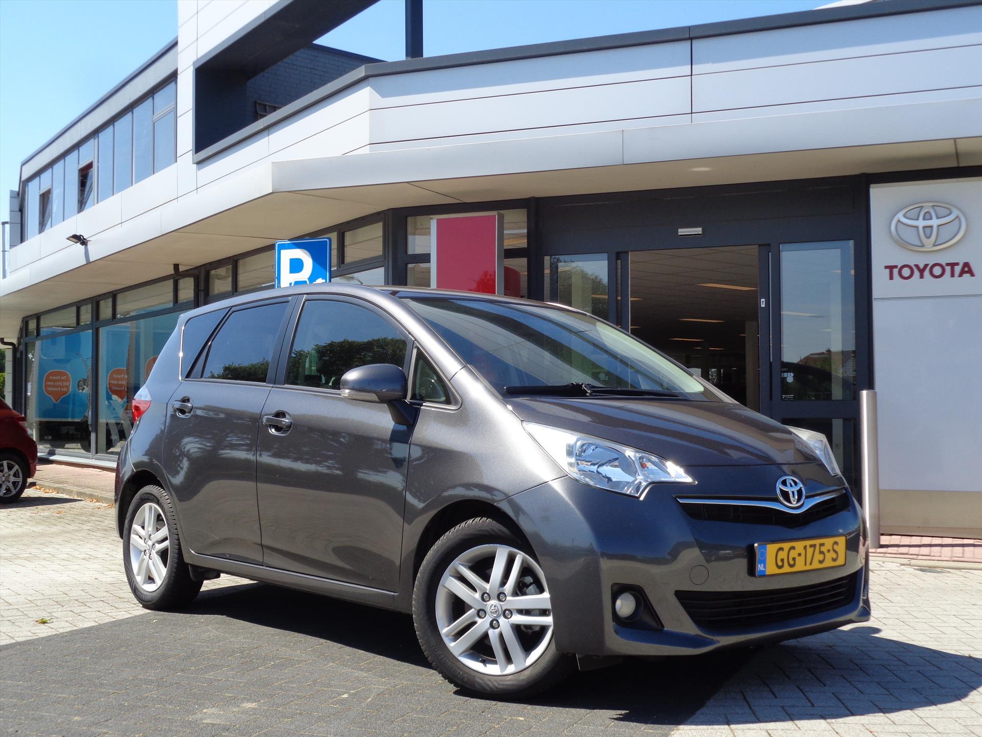 TOYOTA Verso-S 1.3 VVT-I MULTIDRIVE CVT Dynamic | TREKHAAK | PANORAMADAK | NAVIGATIE