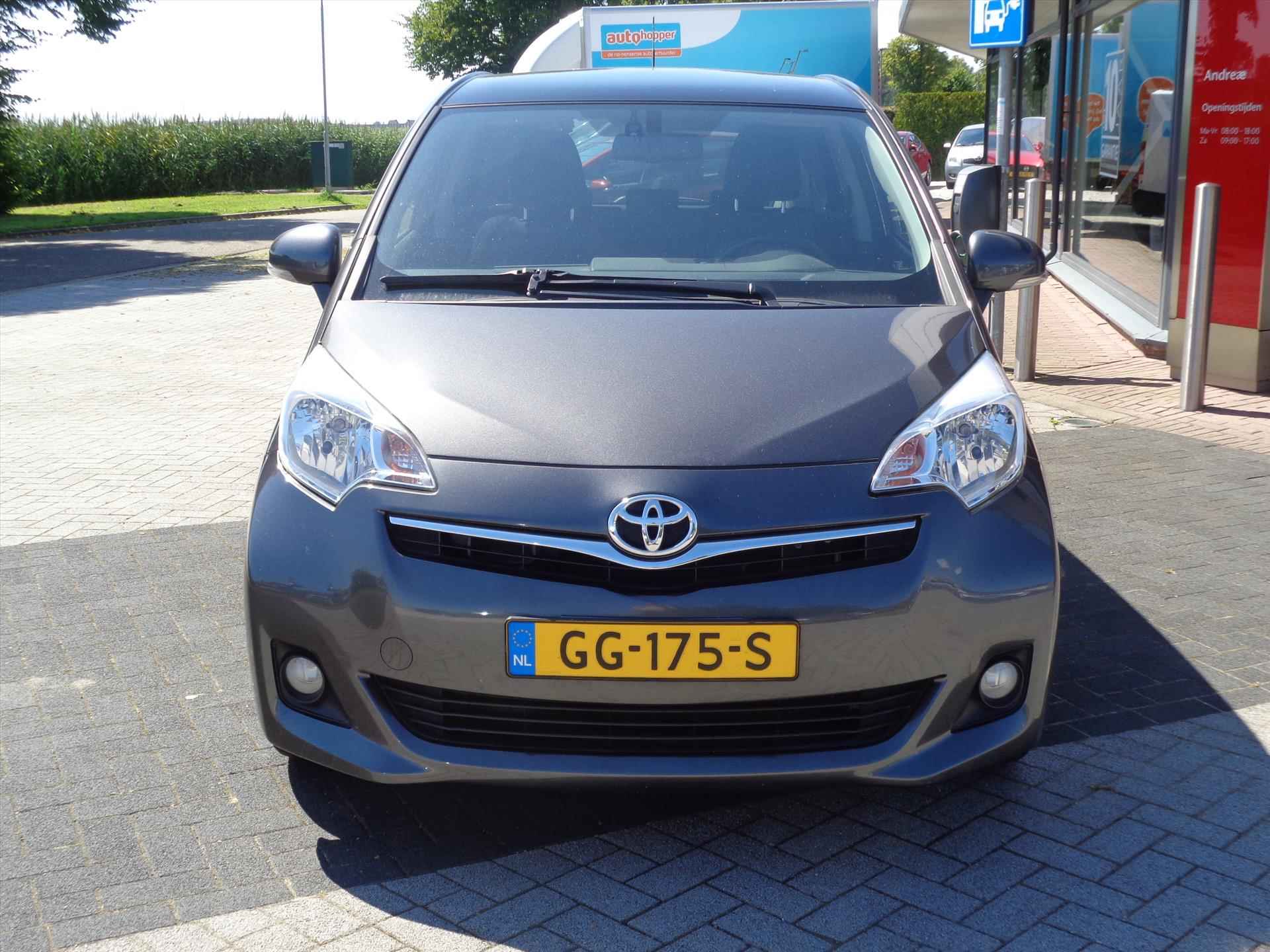 TOYOTA Verso-S 1.3 VVT-I MULTIDRIVE CVT Dynamic | TREKHAAK | PANORAMADAK | NAVIGATIE - 2/20